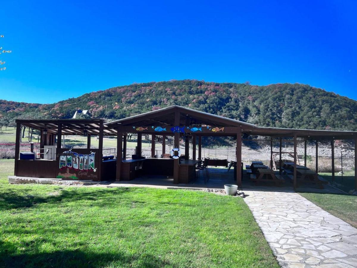 Camp Sandy Lakefront, Pool,h Tub, Sand Volleyball Holiday home *
