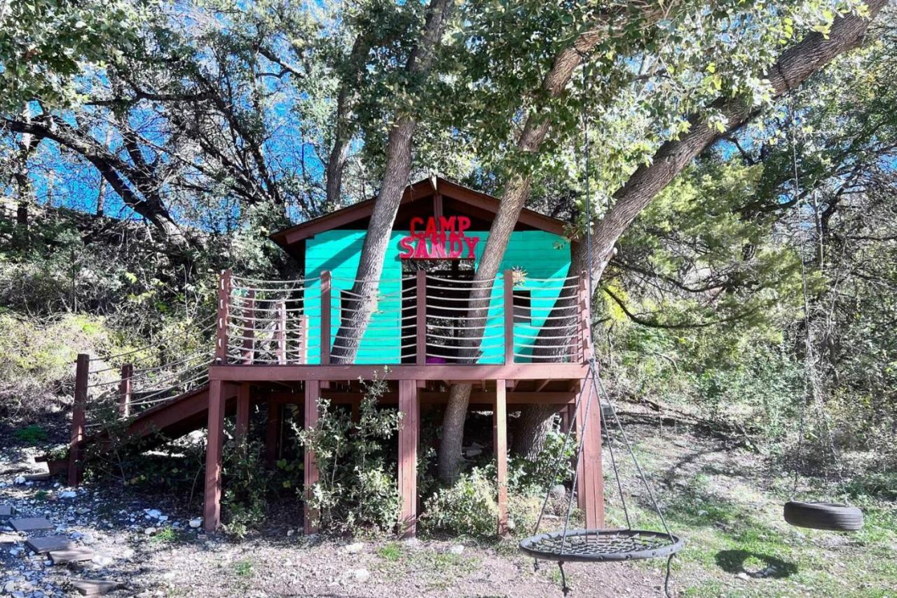 Holiday home Camp Sandy Lakefront, Pool,h Tub, Sand Volleyball Austin