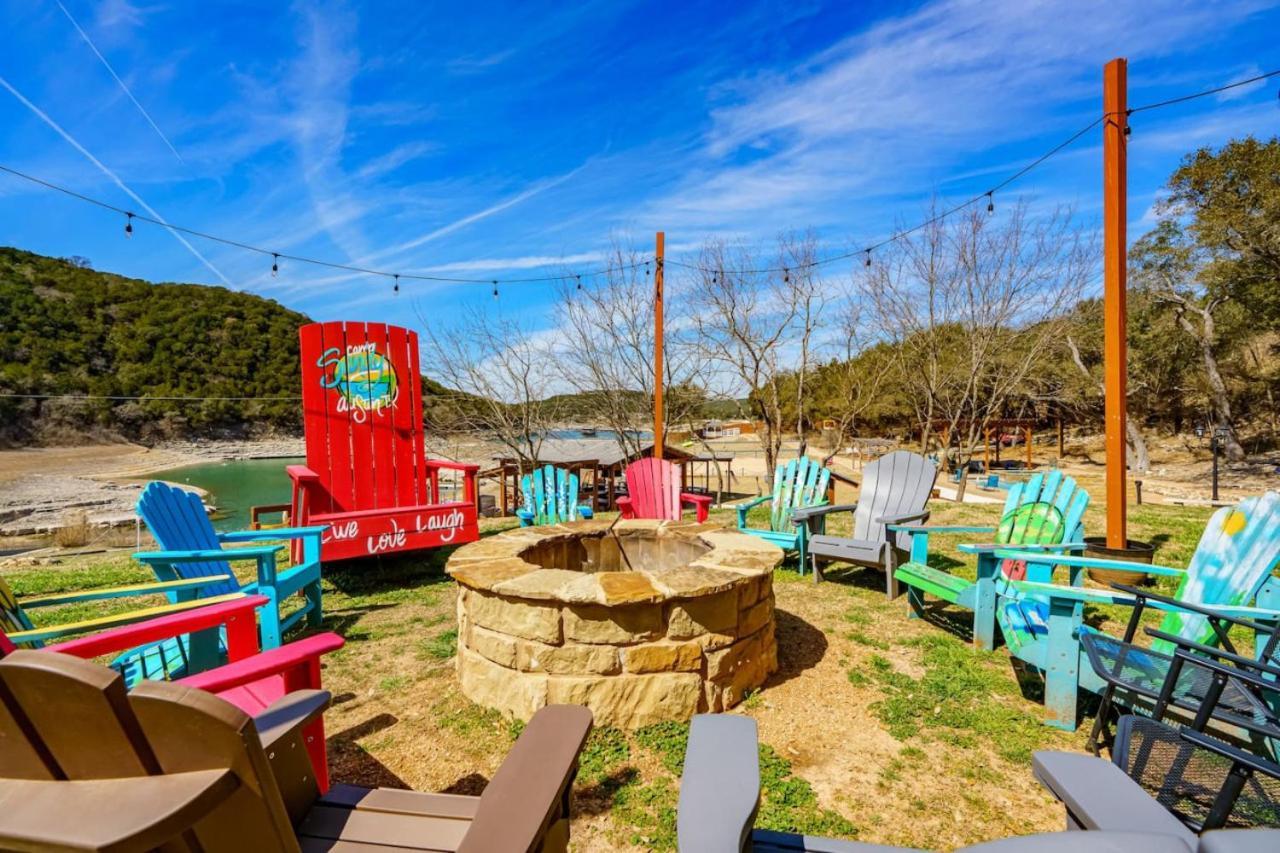 Camp Sandy Lakefront, Pool,h Tub, Sand Volleyball Holiday home *