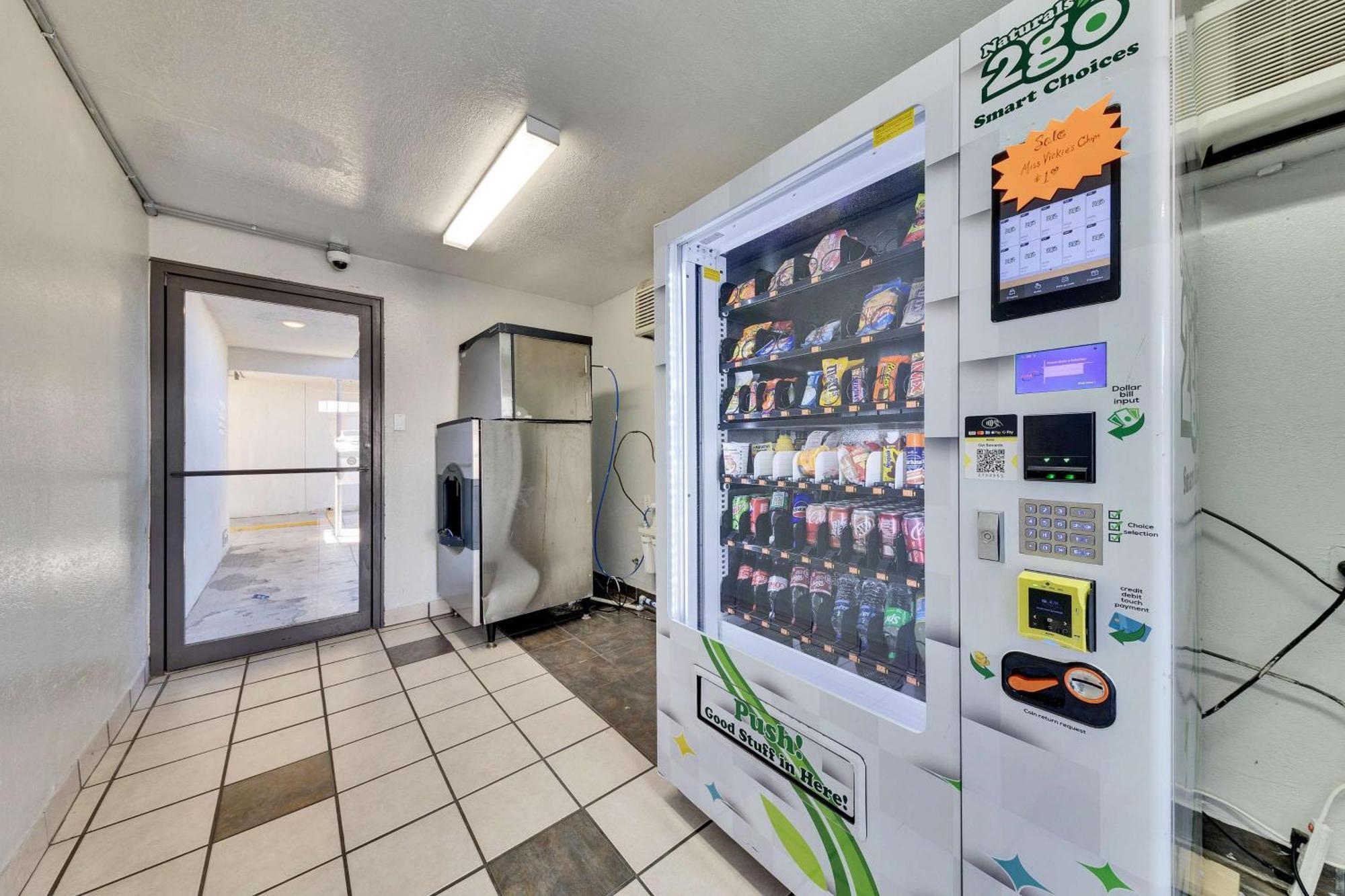 Hotel 6-austin, Tx - Airport - South