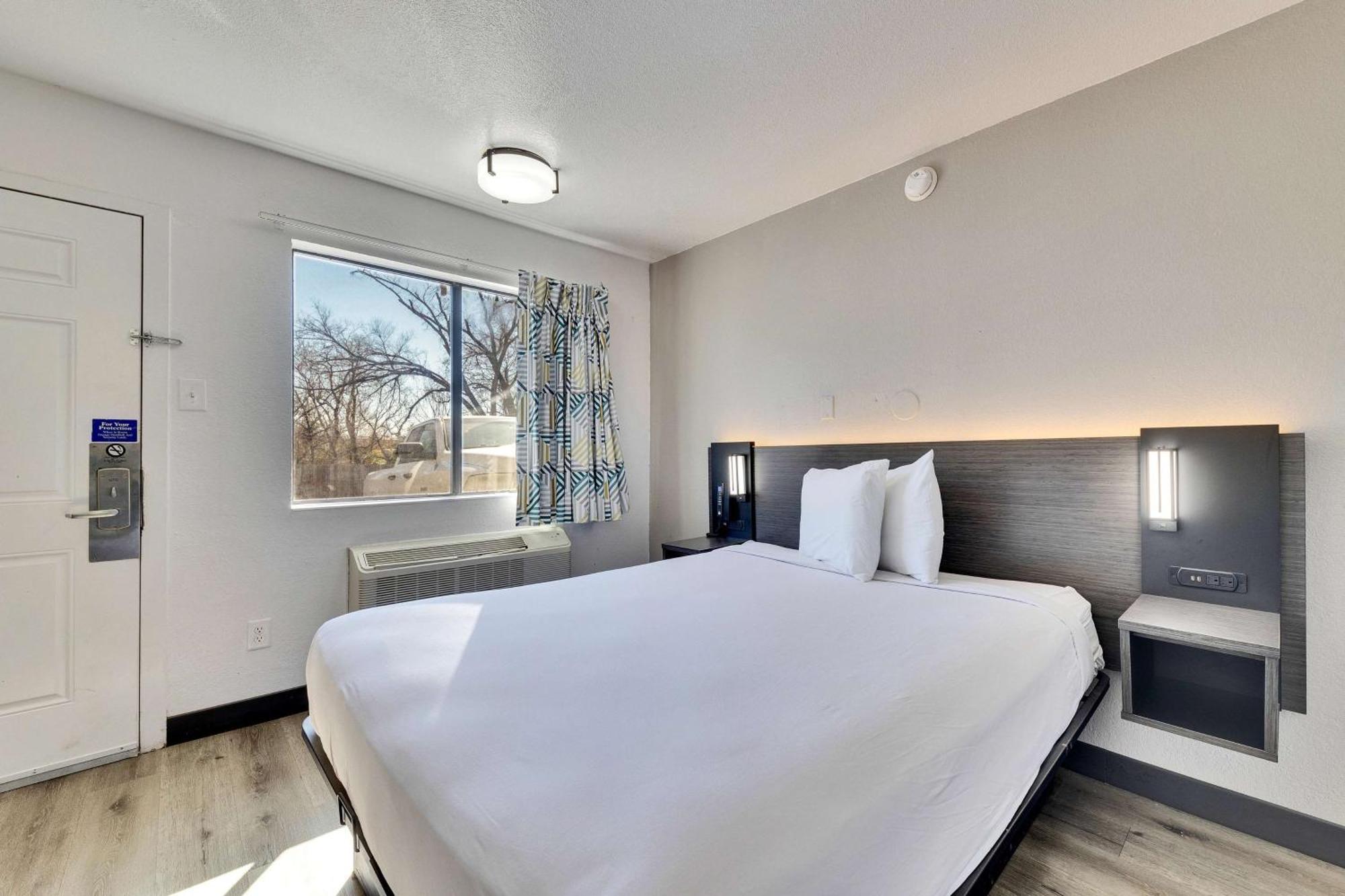 Hotel 6-austin, Tx - Airport - South