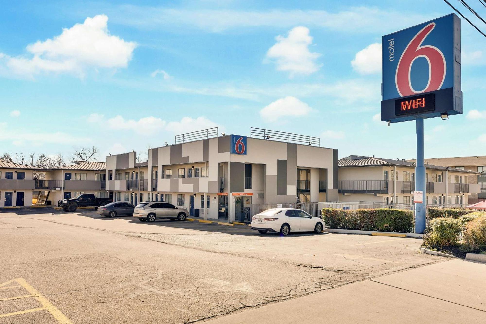 Hotel 6-austin, Tx - Airport - South