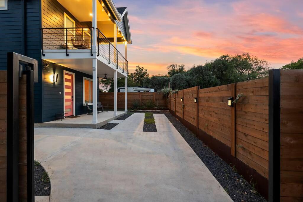 Holiday home Downtown Gateway: Stylish Nest Near Airport