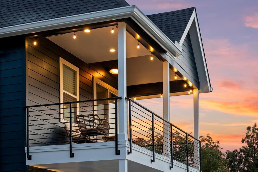 Holiday home Downtown Gateway: Stylish Nest Near Airport