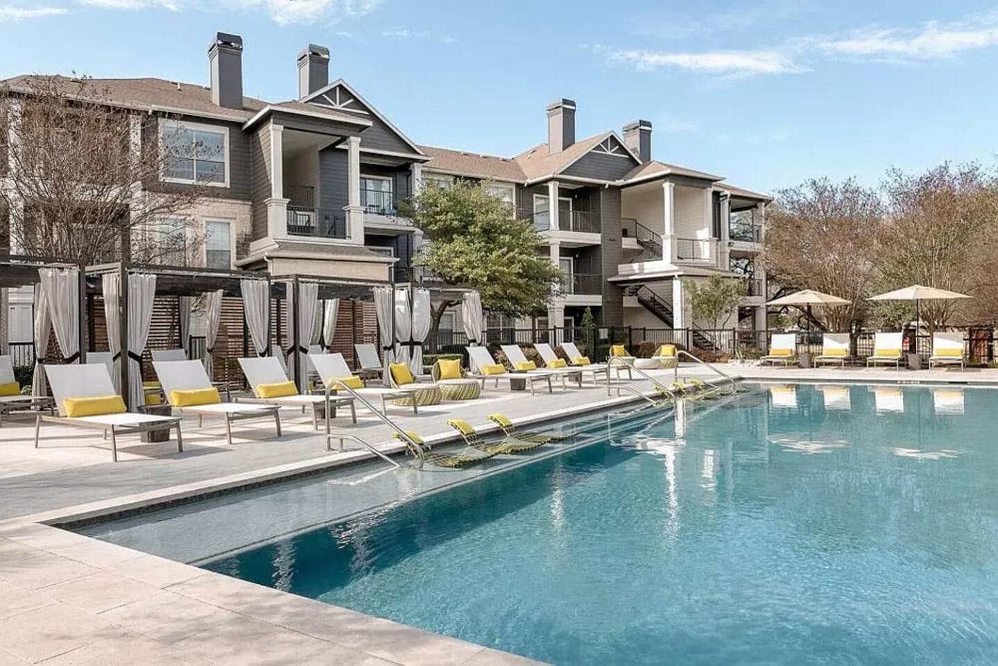 Luxury 2 Bed Apt- Away From Austin