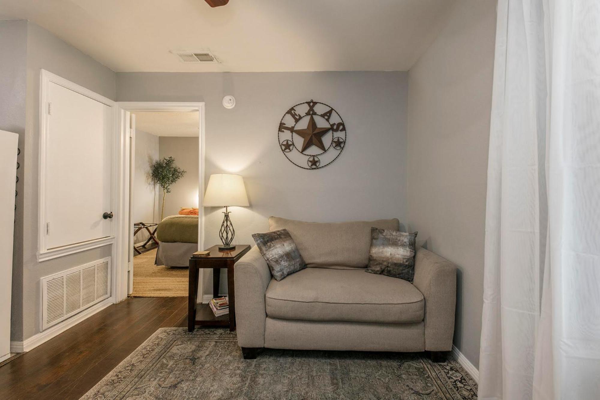 Apartment ★modern,cozycouple's Getaway W/relaxing Patio!