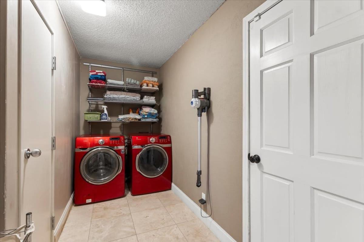 Spacious Retreat W Private Pool & Plenty Of Space * Austin
