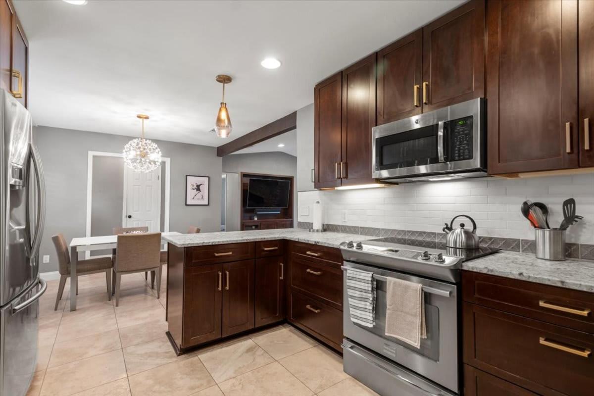 Spacious Retreat W Private Pool & Plenty Of Space Austin
