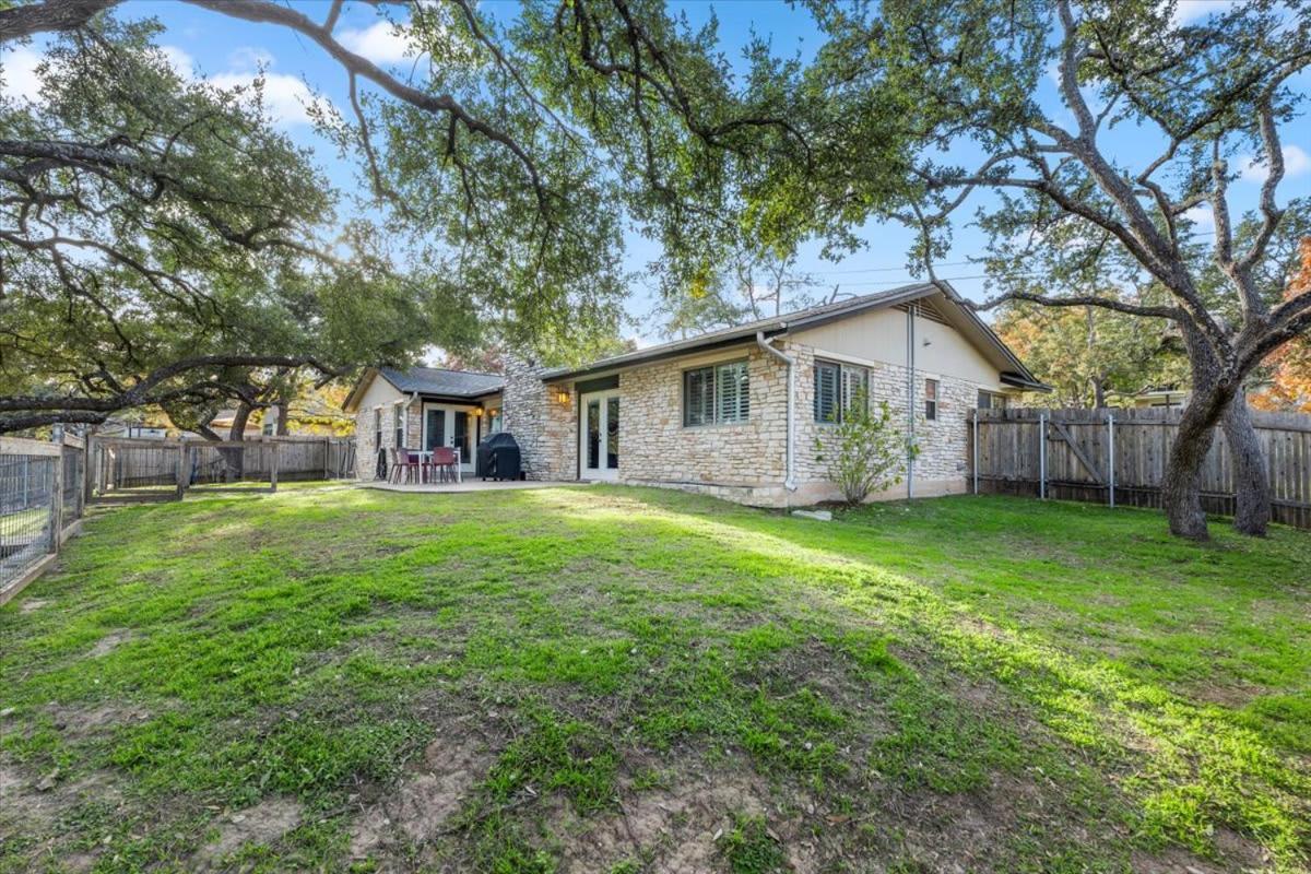 Spacious Retreat W Private Pool & Plenty Of Space Holiday home Austin