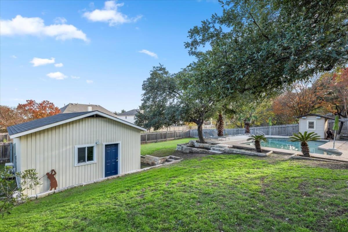 Spacious Retreat W Private Pool & Plenty Of Space