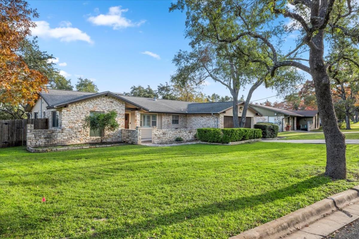Spacious Retreat W Private Pool & Plenty Of Space