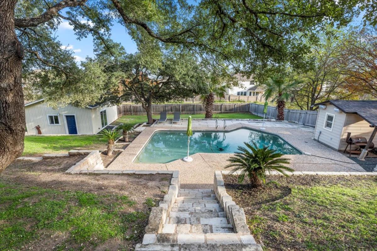 Holiday home Spacious Retreat W Private Pool & Plenty Of Space