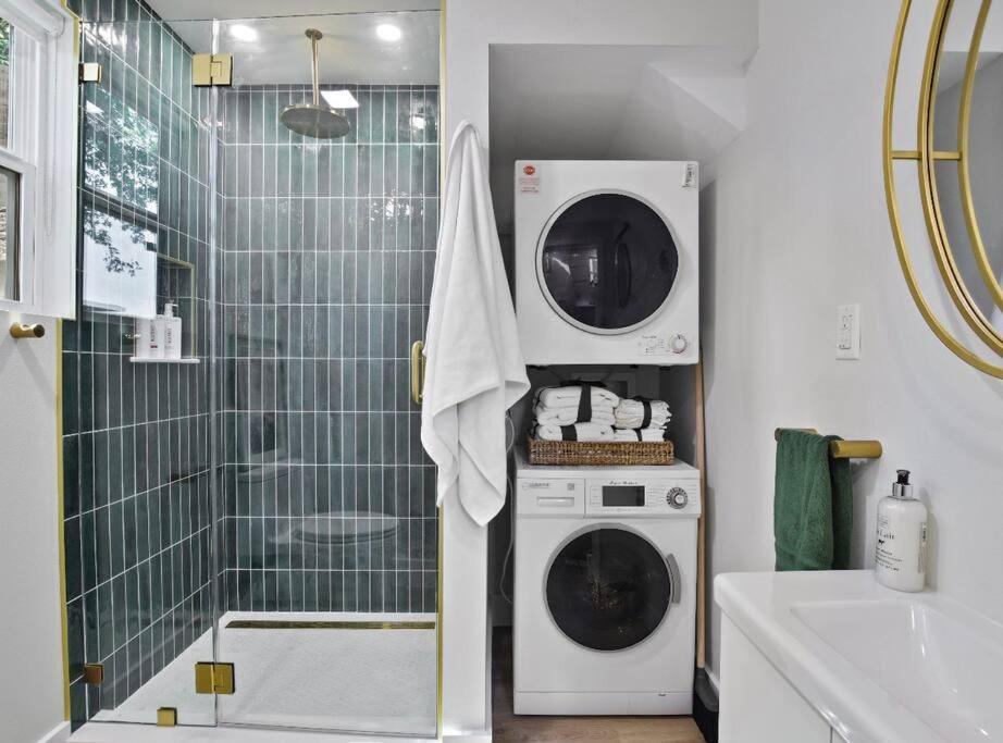 Holiday home Tiny House-sleeps 4-kitchen-washer/dryer-patio Austin