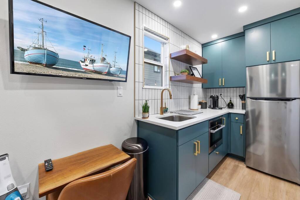 Tiny House-sleeps 4-kitchen-washer/dryer-patio Holiday home Austin