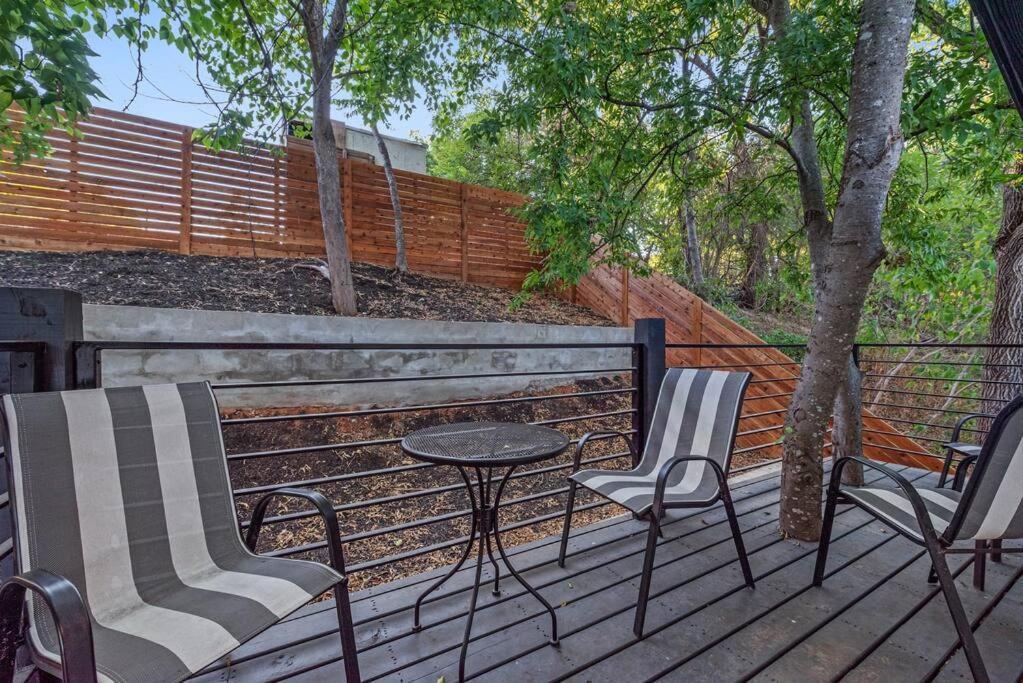 Holiday home Tiny House-sleeps 4-kitchen-washer/dryer-patio Austin