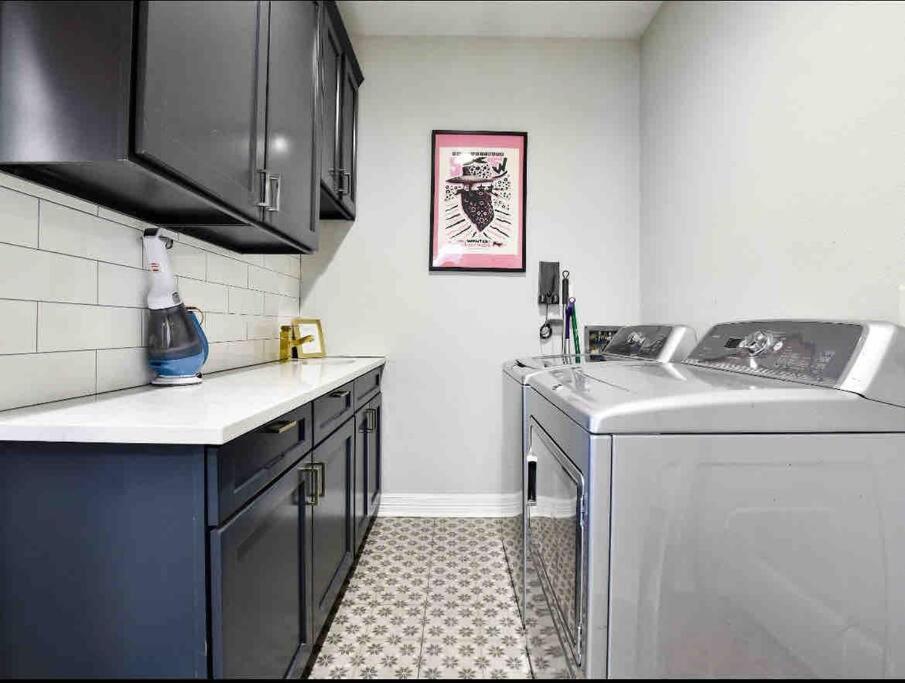 Holiday home 2 Homes-16 Guests-pool-arcade-large Backyard-grill