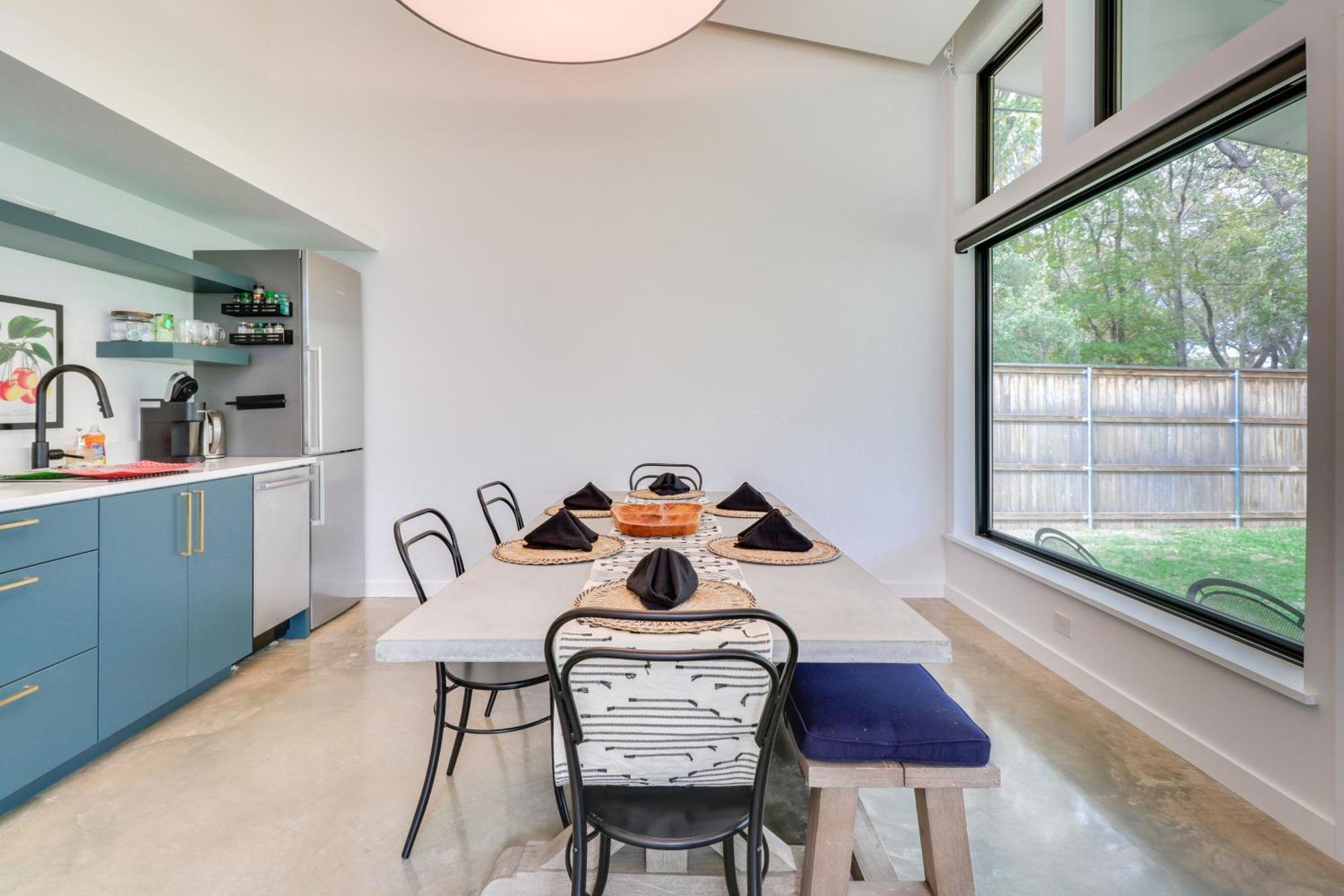 Dog-friendly Guest 3 Mi To Downtown Apartment Austin