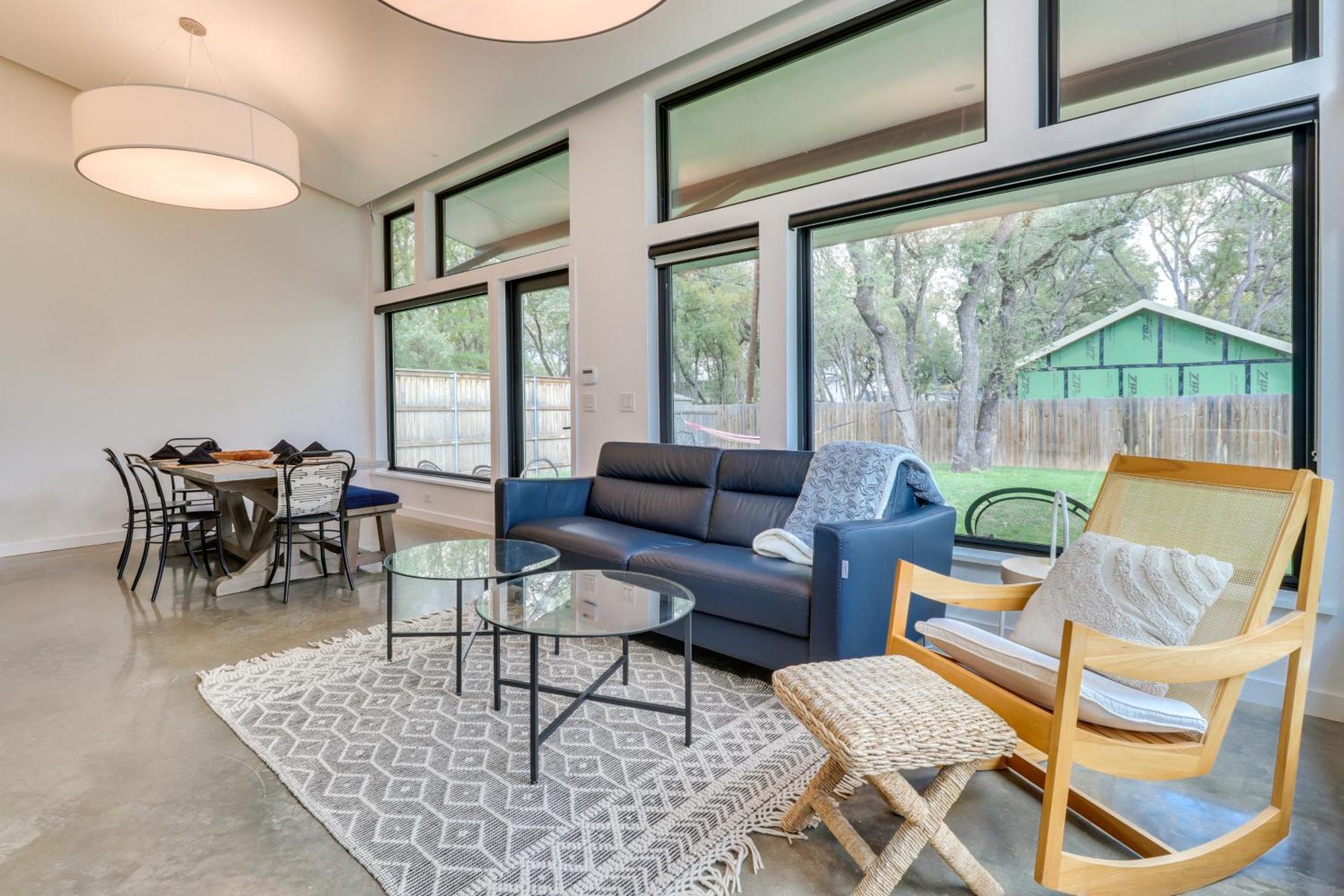 Dog-friendly Guest 3 Mi To Downtown *