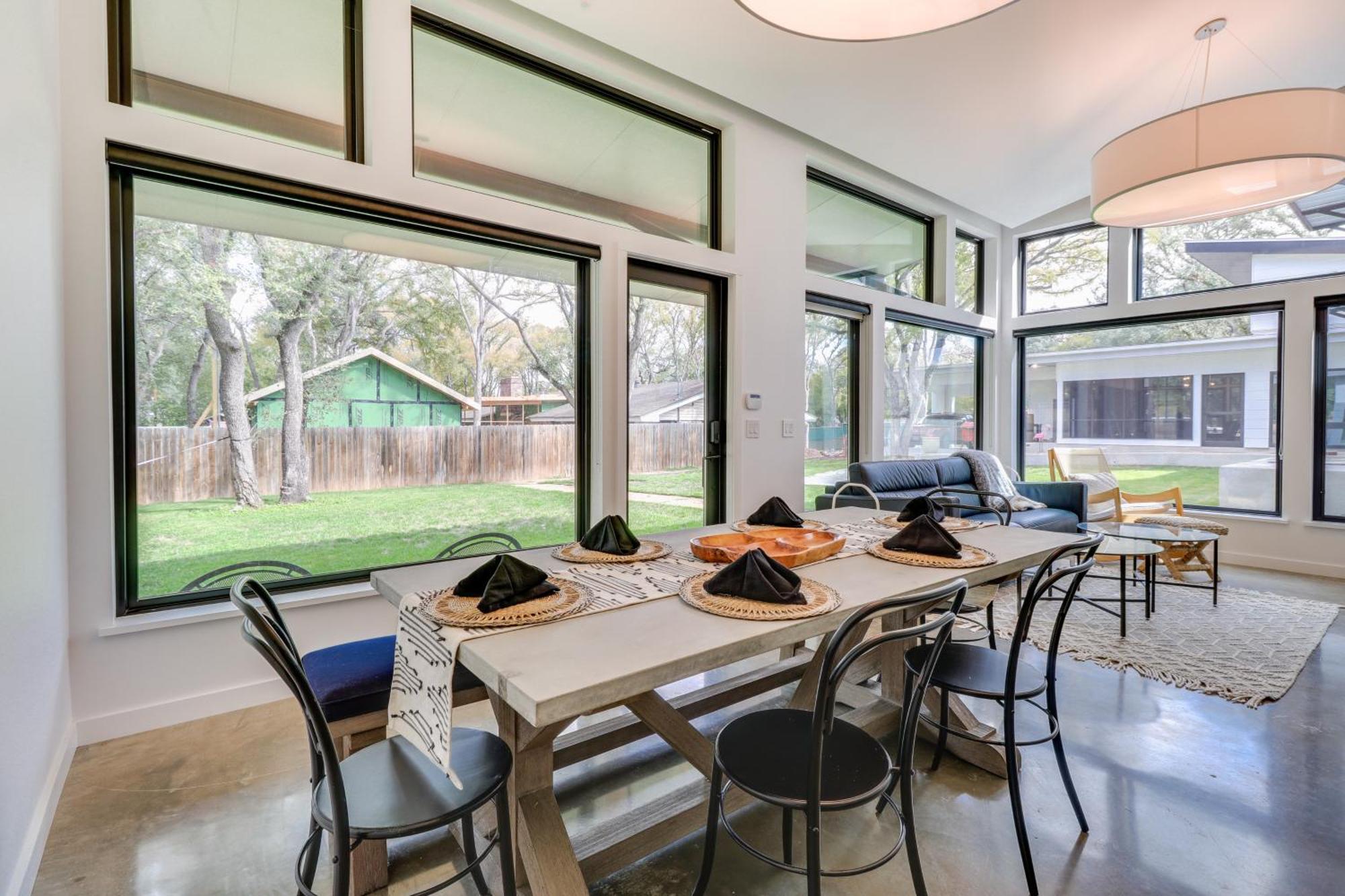 Dog-friendly Guest 3 Mi To Downtown Apartment Austin