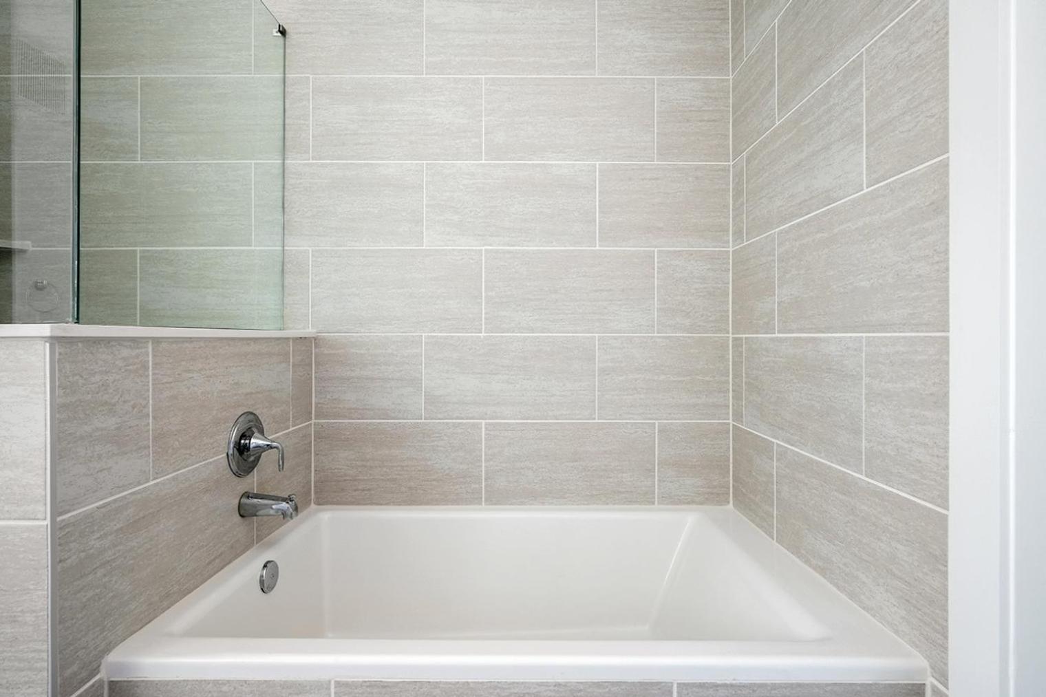 Highlands 2br W Pool Wd Gym Great Location Atx-200 *