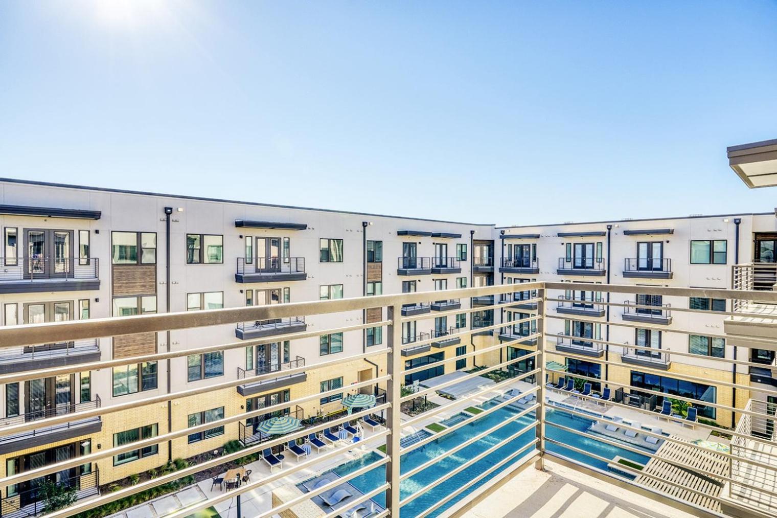 Highlands 2br W Pool Wd Gym Great Location Atx-200