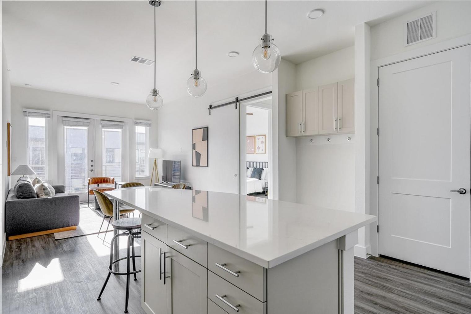 Highlands 2br W Pool Wd Gym Great Location Atx-200