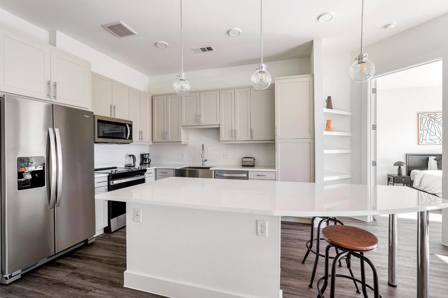 Apartment Highlands 2br W Pool Wd Gym Great Location Atx-200 *
