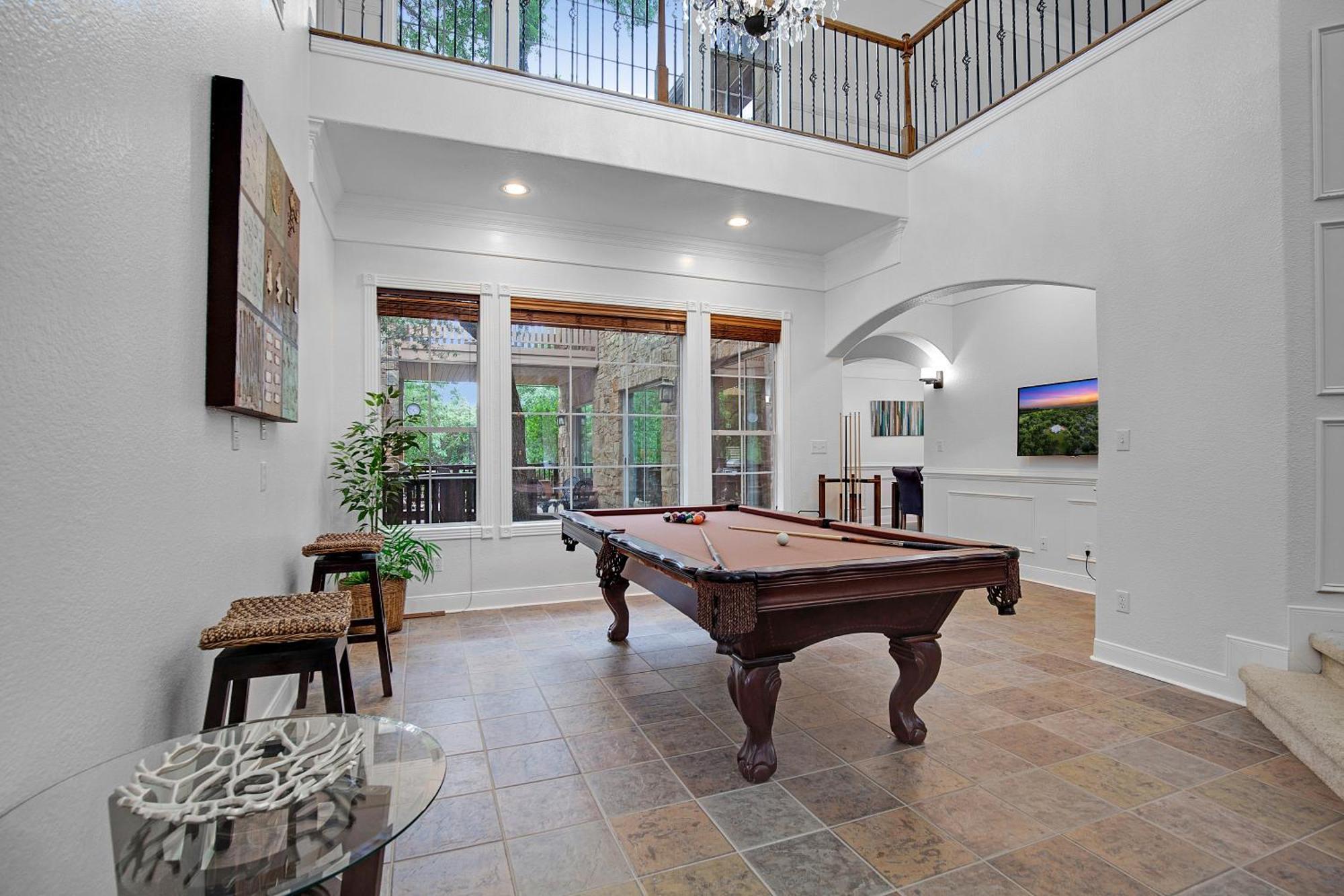 Holiday home Luxury 5-bedroom House, Belt, Majestic Oak Trees, Hot Outdoor 8 Person Spa. *