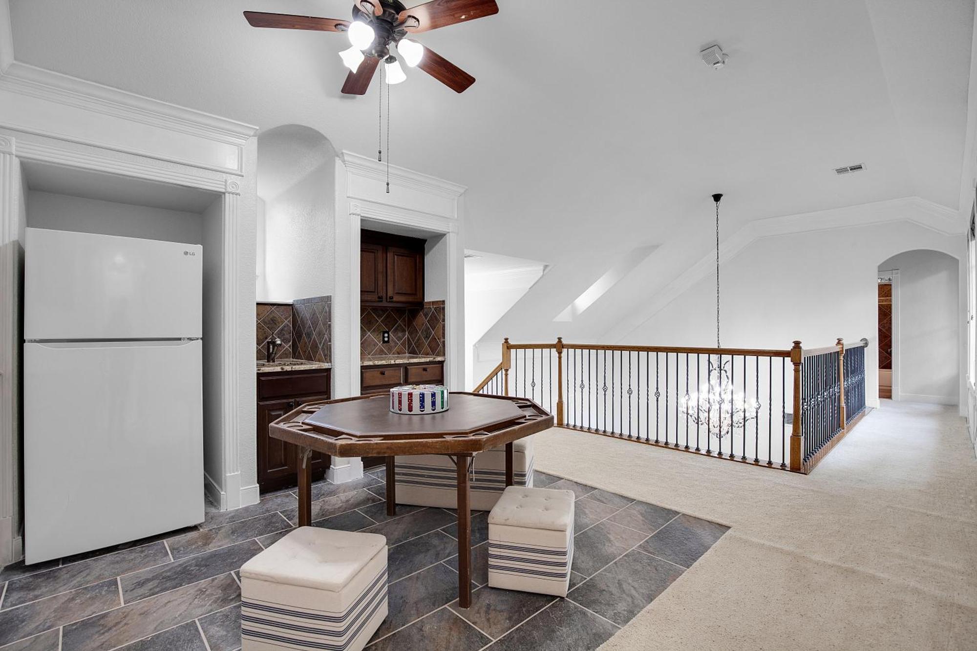 Holiday home Luxury 5-bedroom House, Belt, Majestic Oak Trees, Hot Outdoor 8 Person Spa. Austin