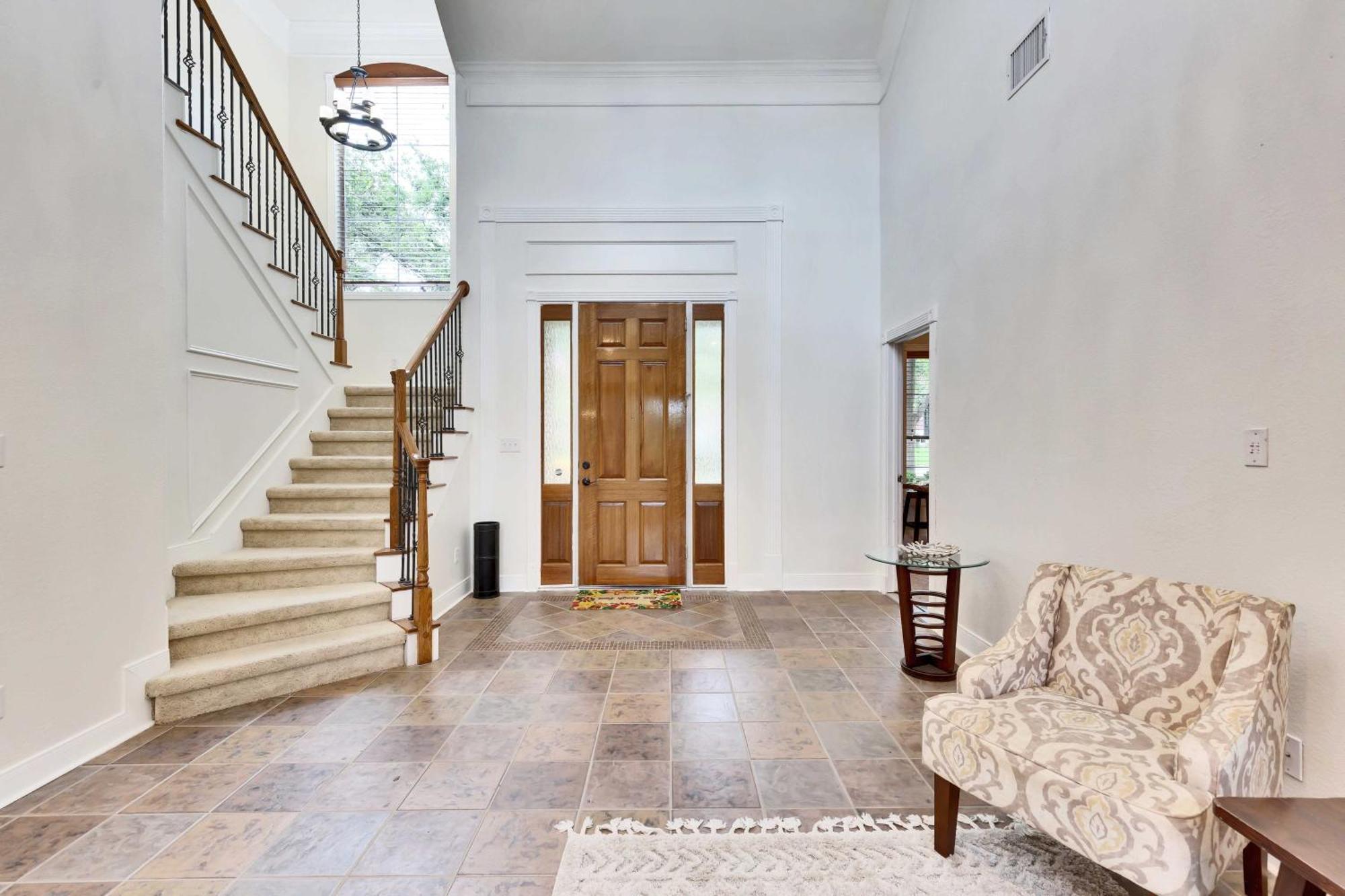 Holiday home Luxury 5-bedroom House, Belt, Majestic Oak Trees, Hot Outdoor 8 Person Spa. *