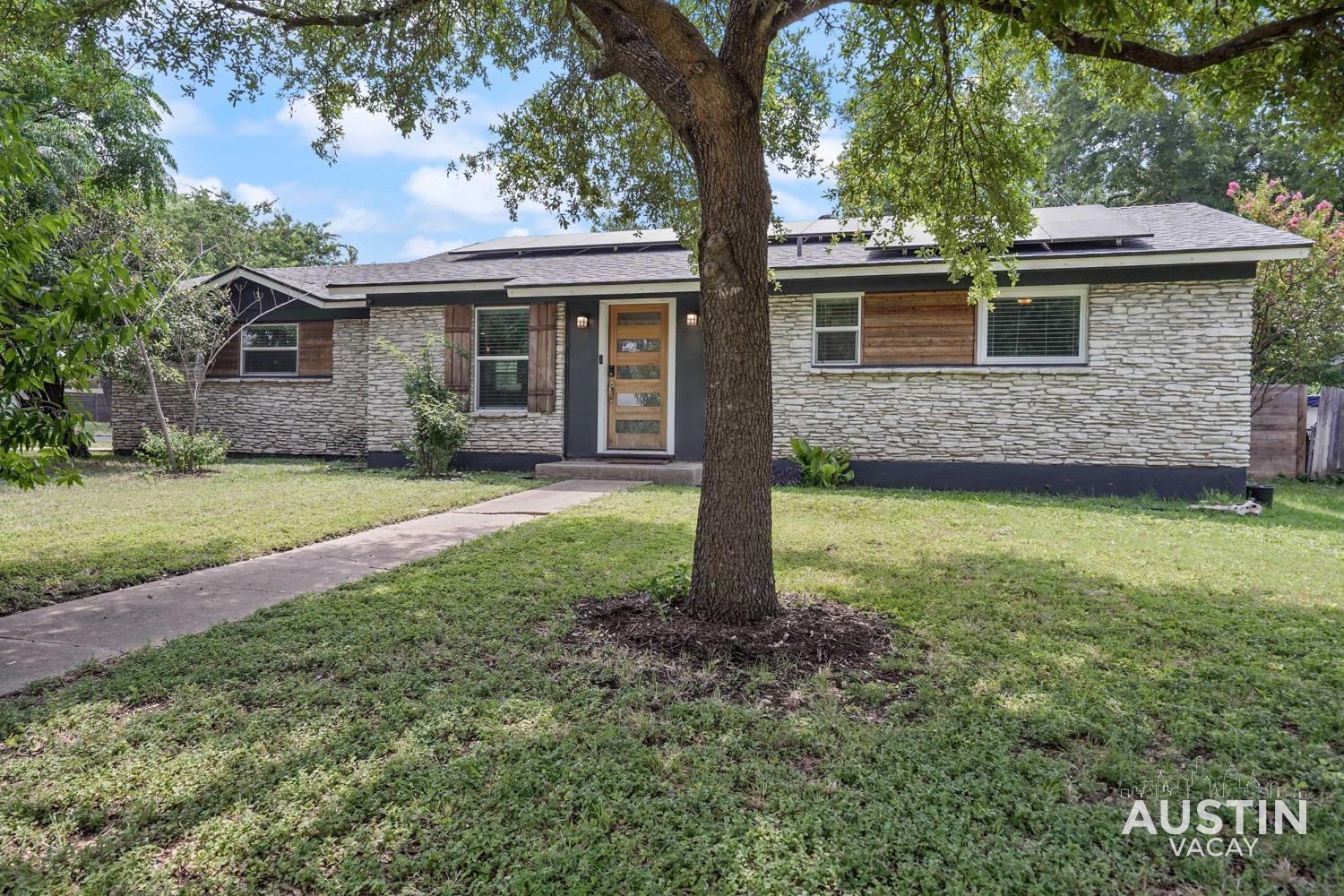 North Atx Retreat W Open Concept Layout And Backyard Austin