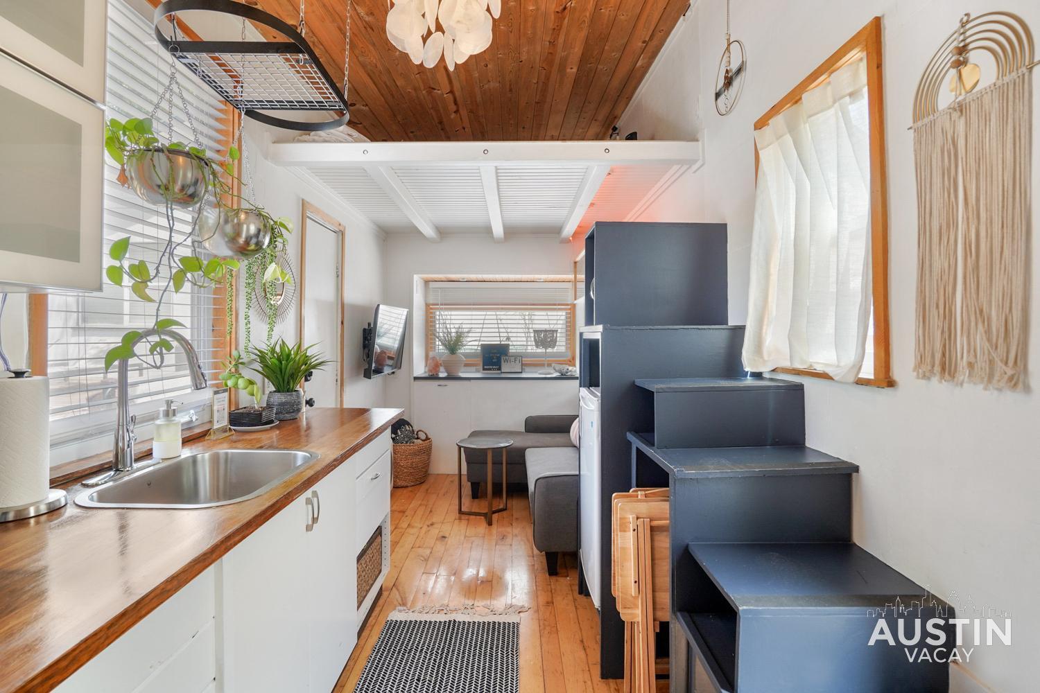 Hgtv Featured Tiny W Hot Tub Near East 6th St Apartment Austin