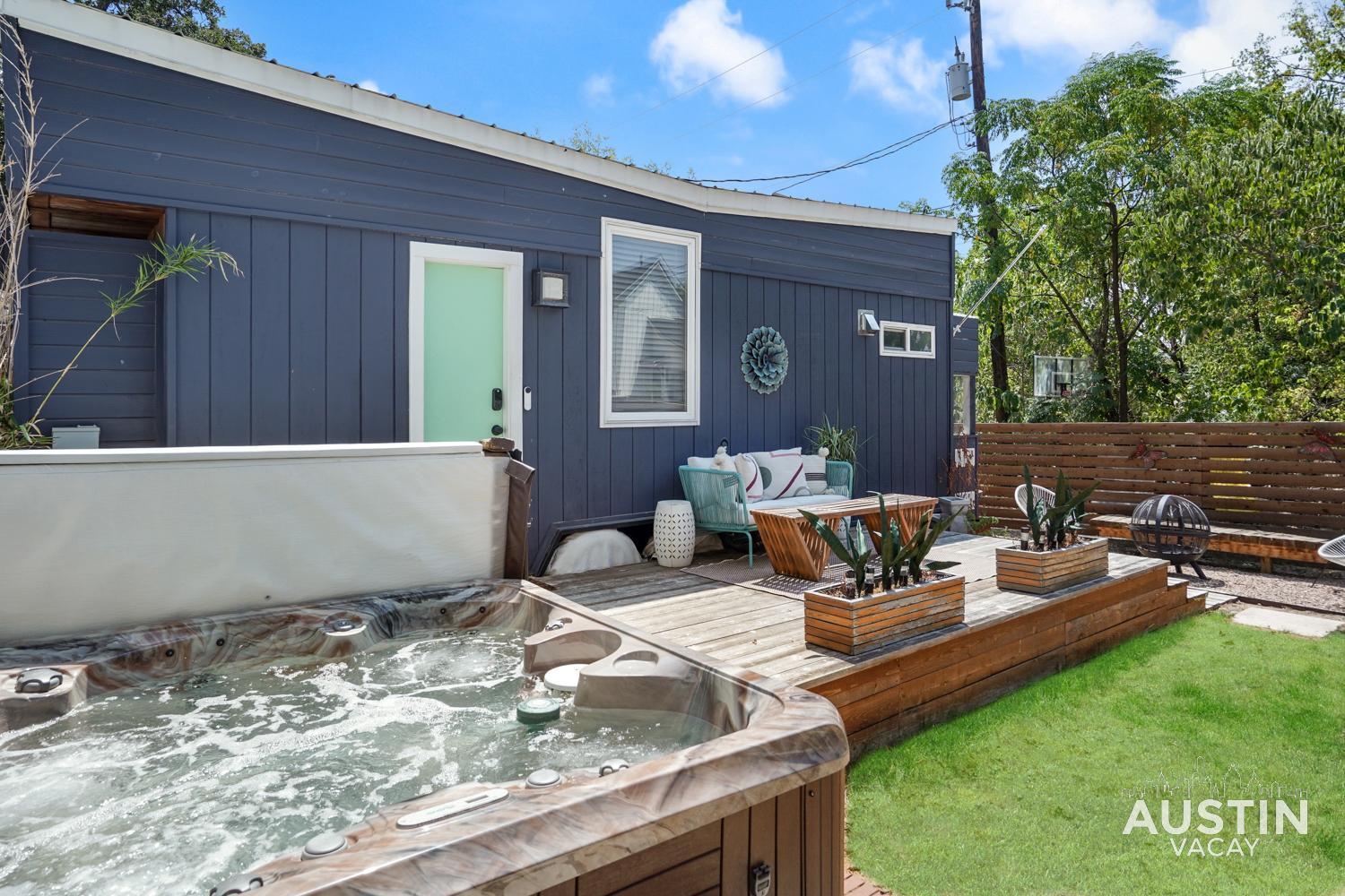 Hgtv Featured Tiny W Hot Tub Near East 6th St Apartment *