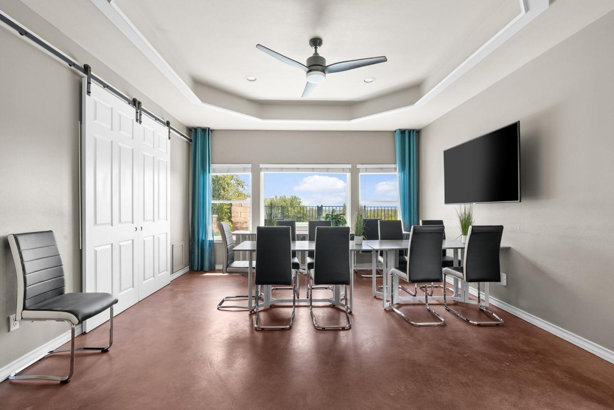 Brand New Travis Estate - Awesome Pool Holiday home Austin