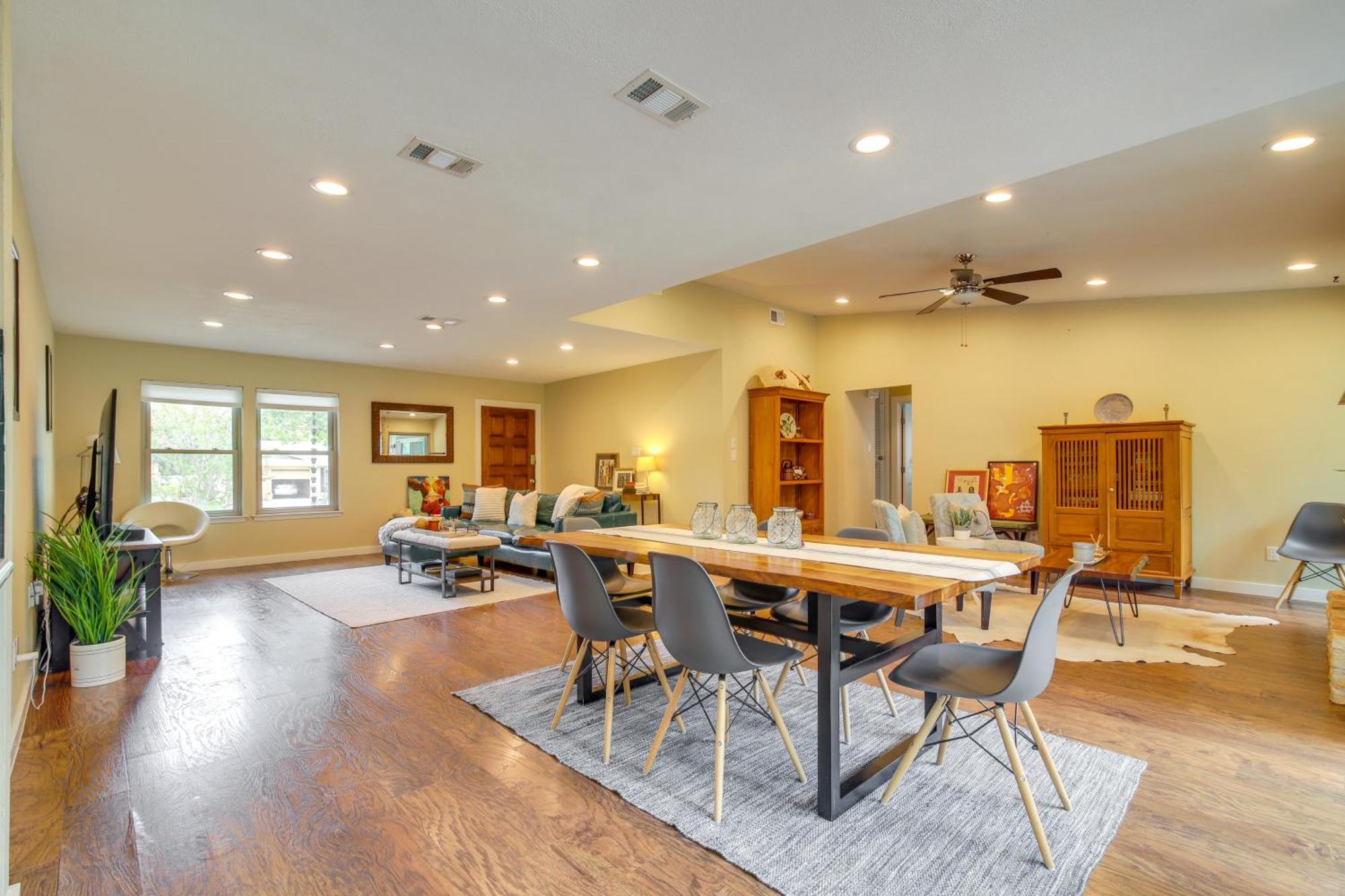 Pet-friendly With Private Yard! Holiday home Austin
