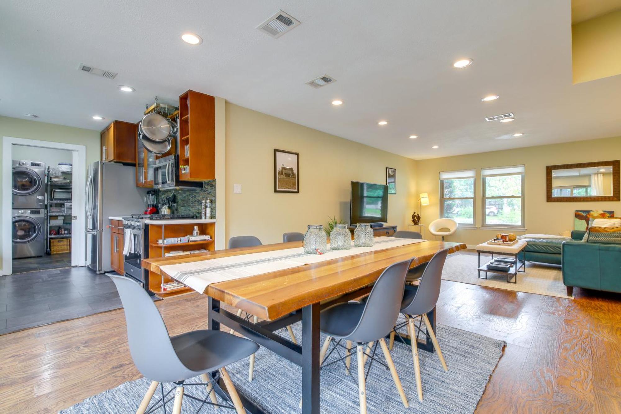 Pet-friendly With Private Yard! Holiday home