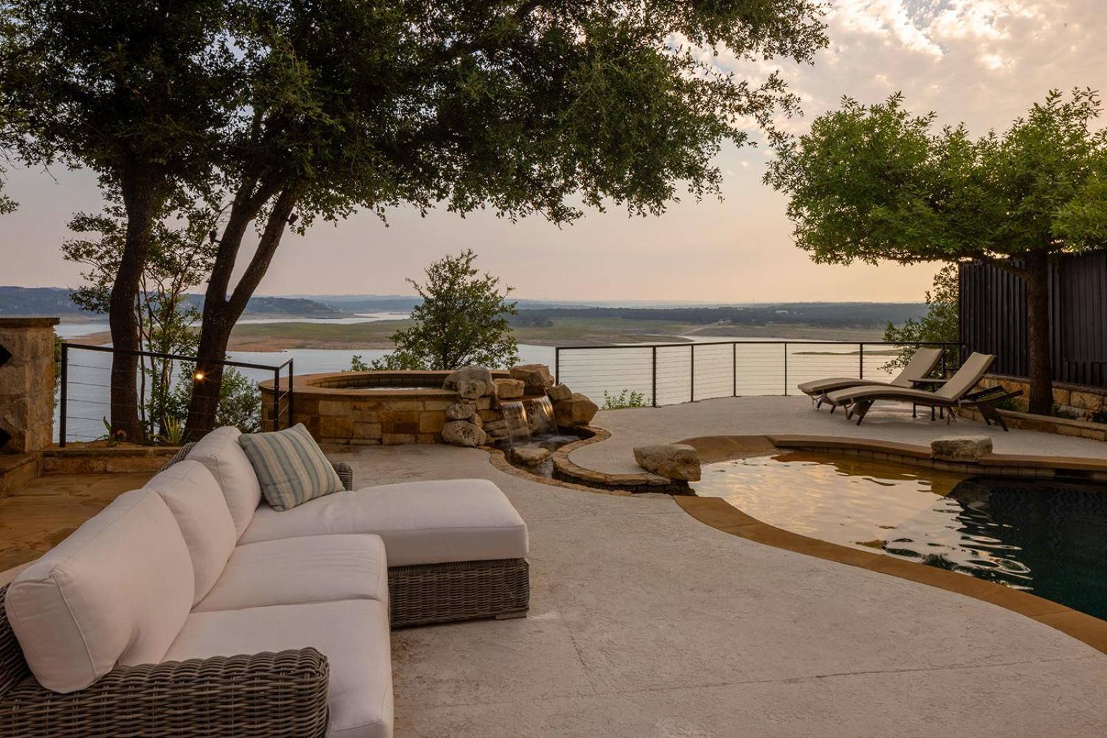 Austinteton's Sunset Cliff On Travis - Private Wedding, Event, Heated Pool, Boat Dock Villa