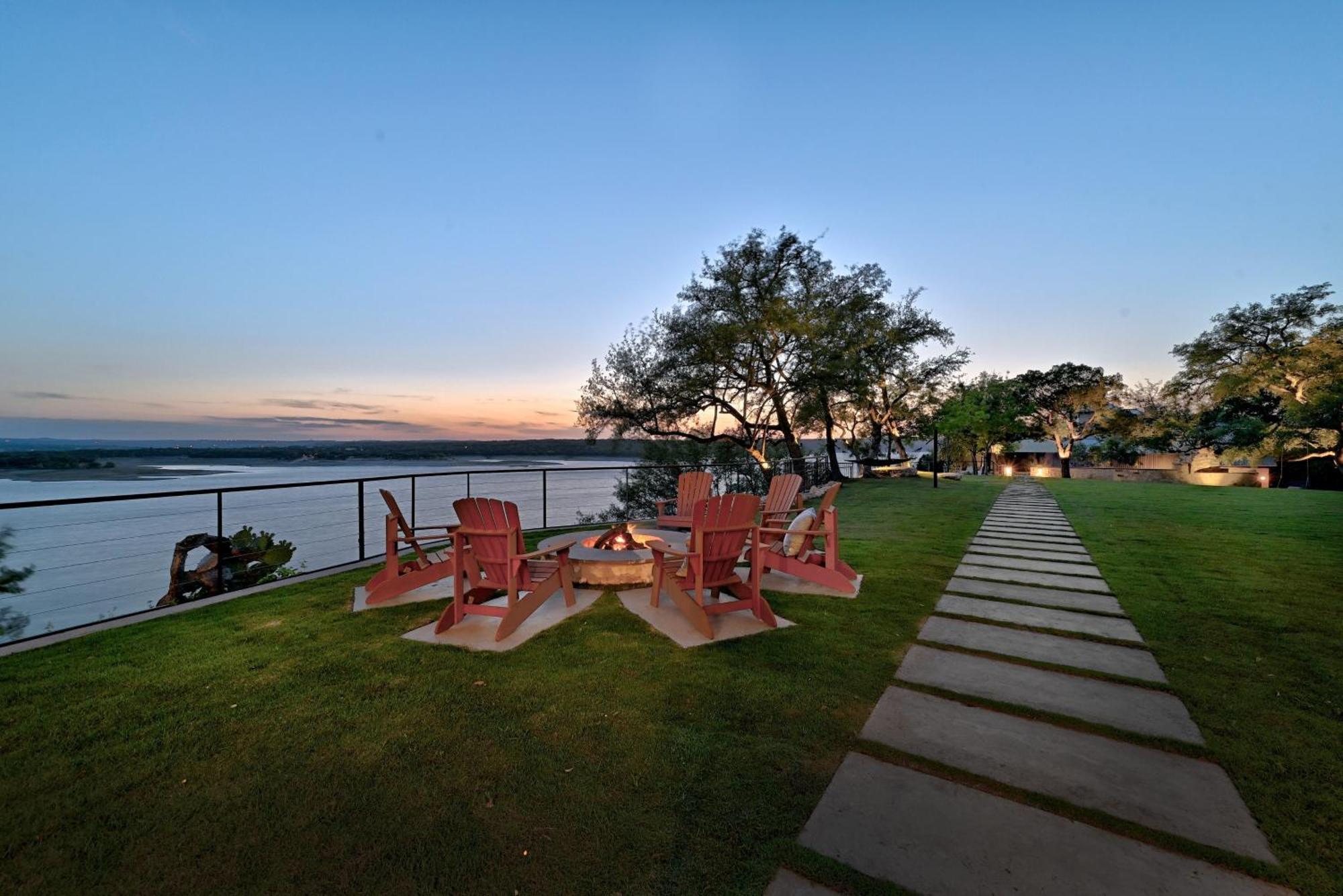 Villa Austinteton's Sunset Cliff On Travis - Private Wedding, Event, Heated Pool, Boat Dock