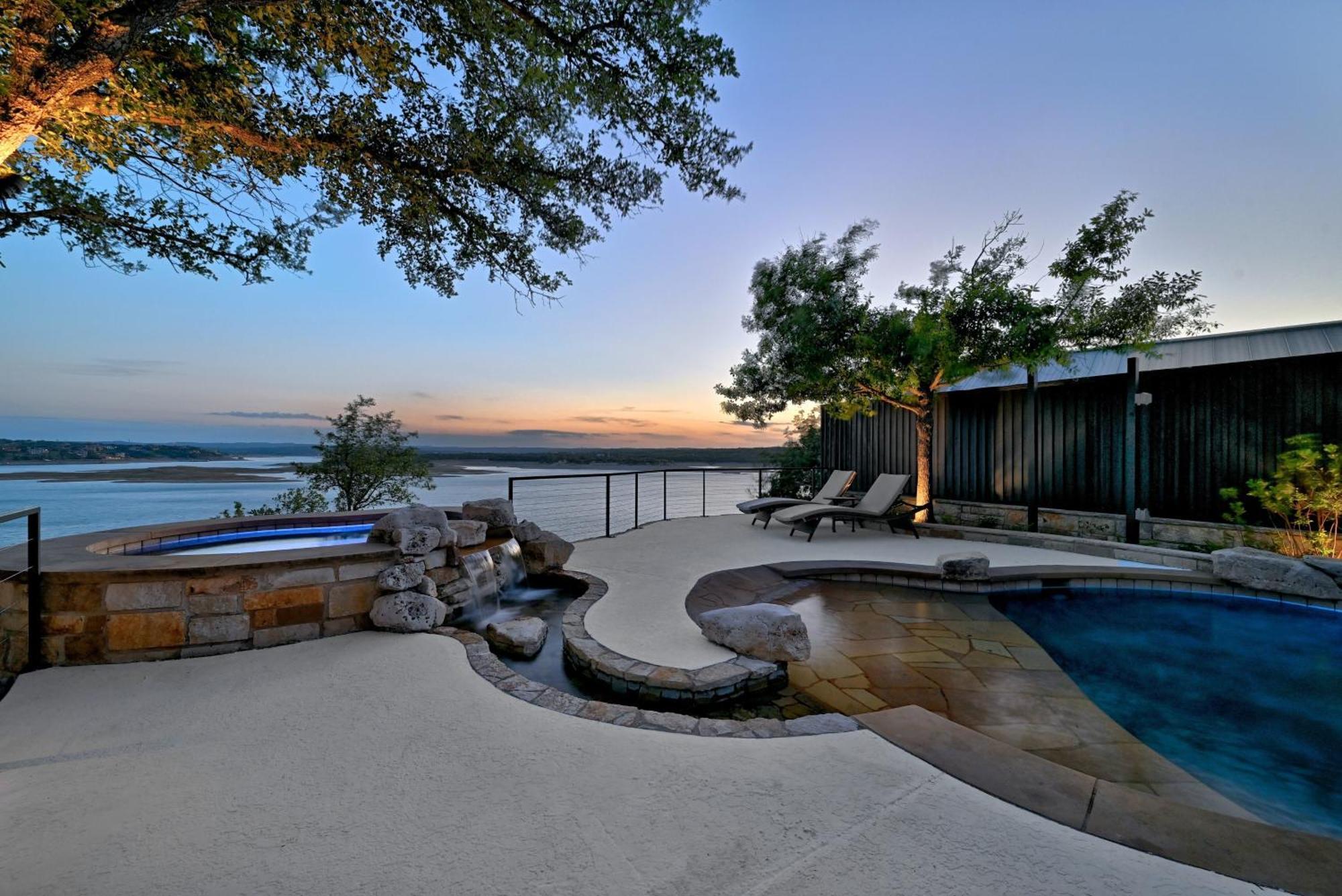 Austinteton's Sunset Cliff On Travis - Private Wedding, Event, Heated Pool, Boat Dock Villa *