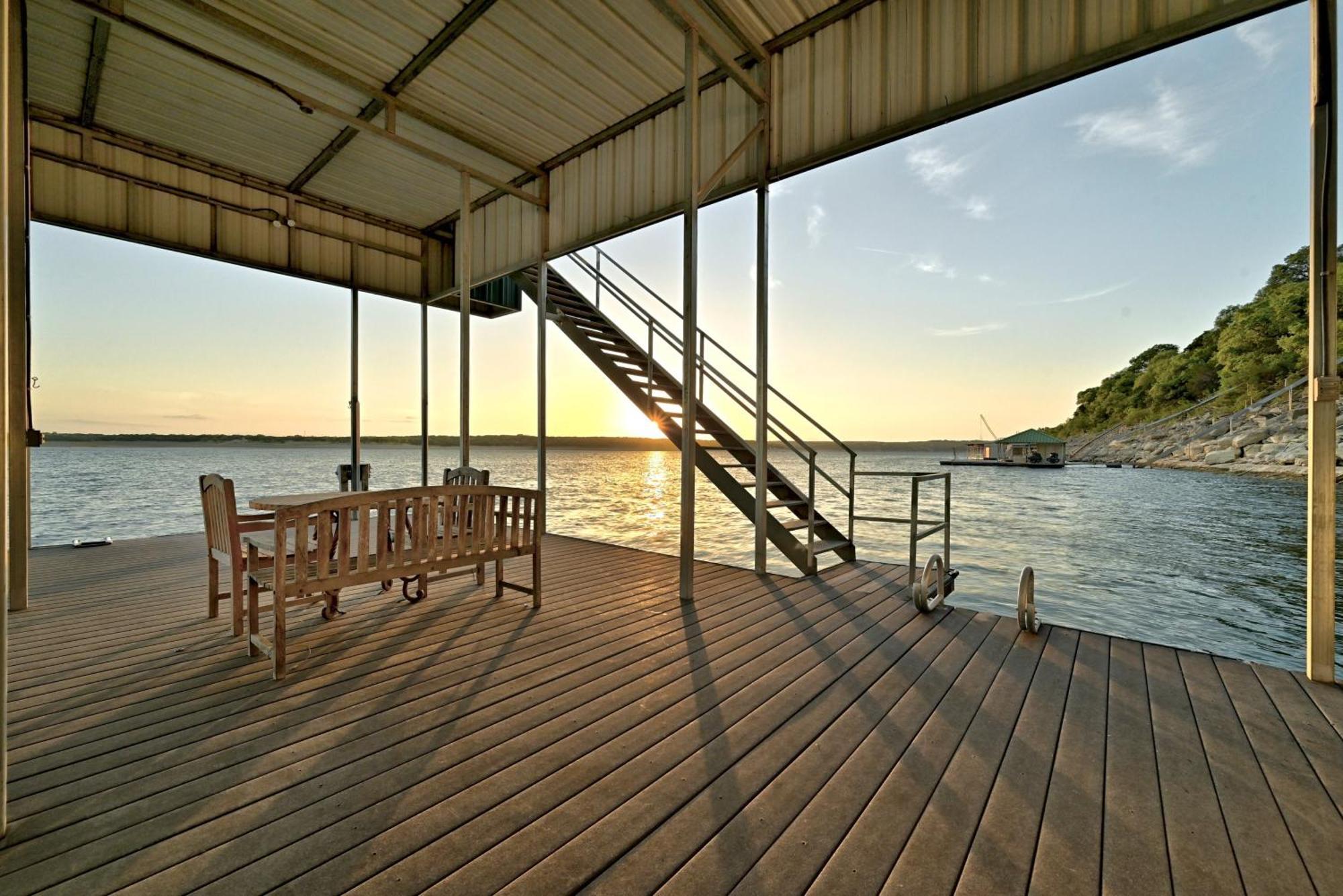 Austinteton's Sunset Cliff On Travis - Private Wedding, Event, Heated Pool, Boat Dock * Austin