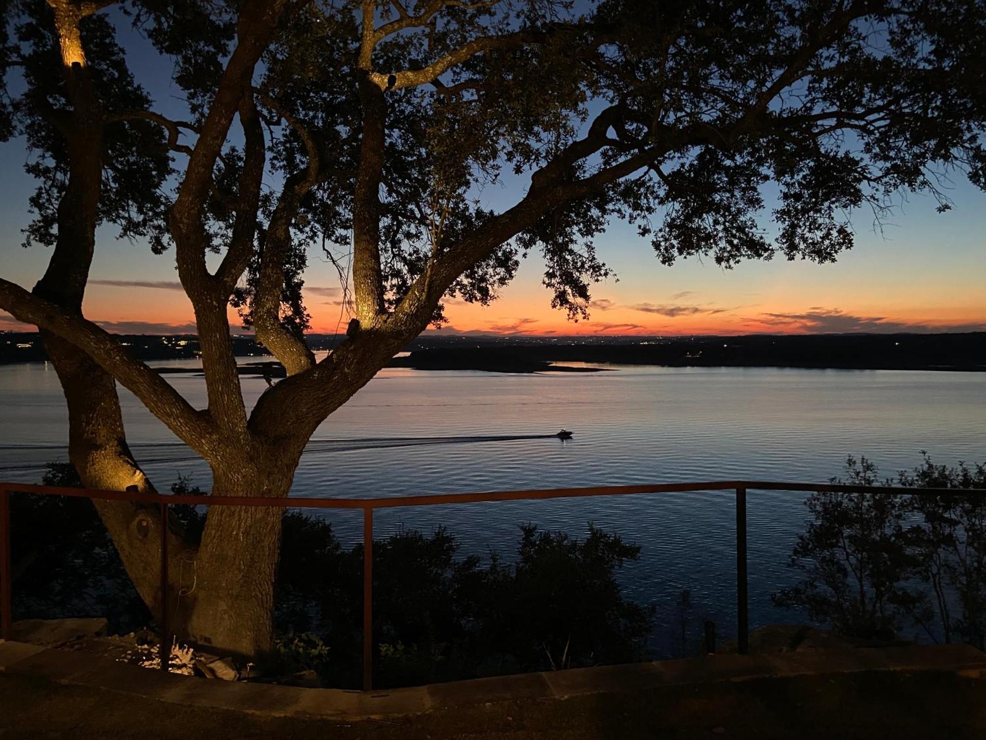 Villa Austinteton's Sunset Cliff On Travis - Private Wedding, Event, Heated Pool, Boat Dock