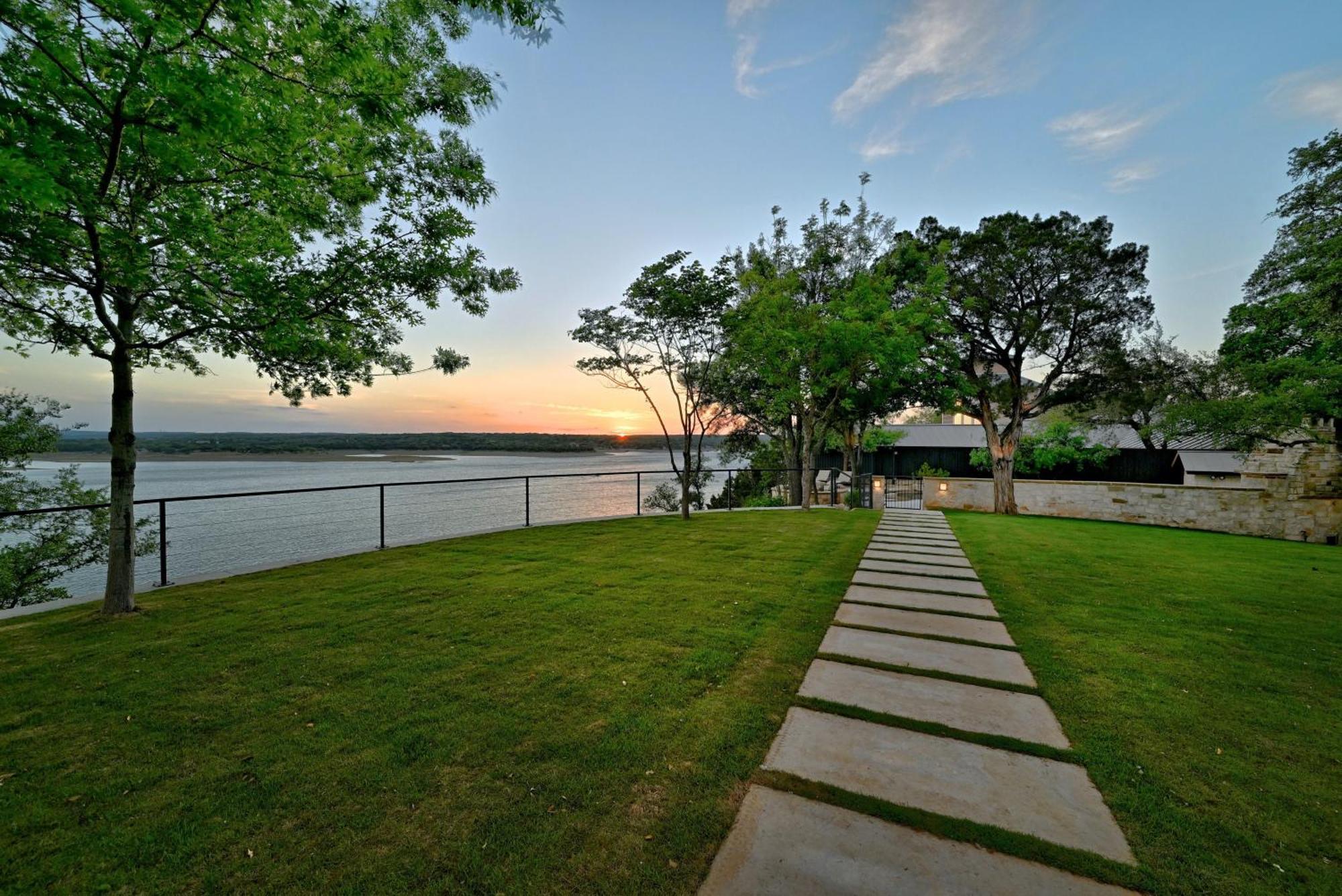 Villa Austinteton's Sunset Cliff On Travis - Private Wedding, Event, Heated Pool, Boat Dock Austin