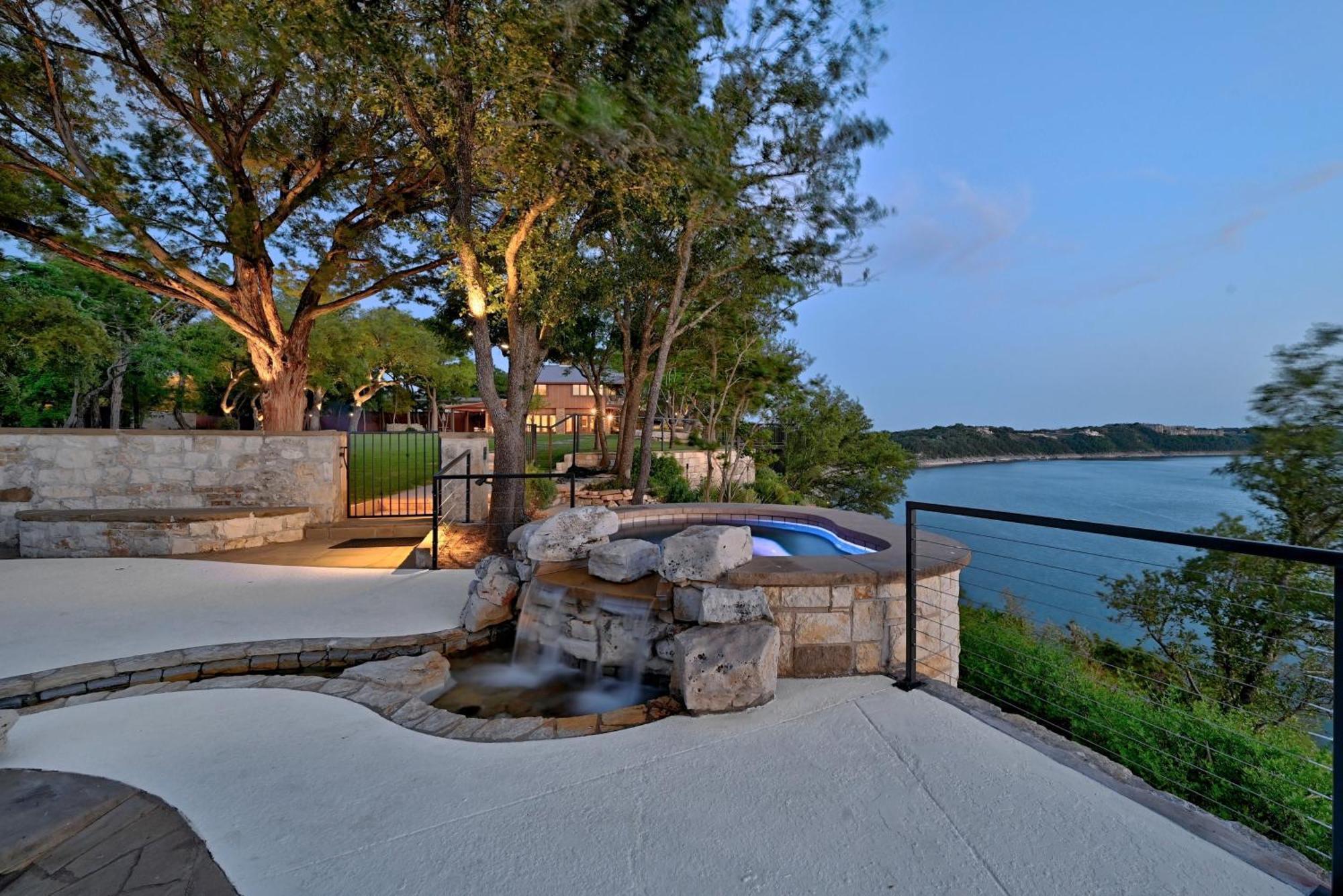 Villa Austinteton's Sunset Cliff On Travis - Private Wedding, Event, Heated Pool, Boat Dock Austin