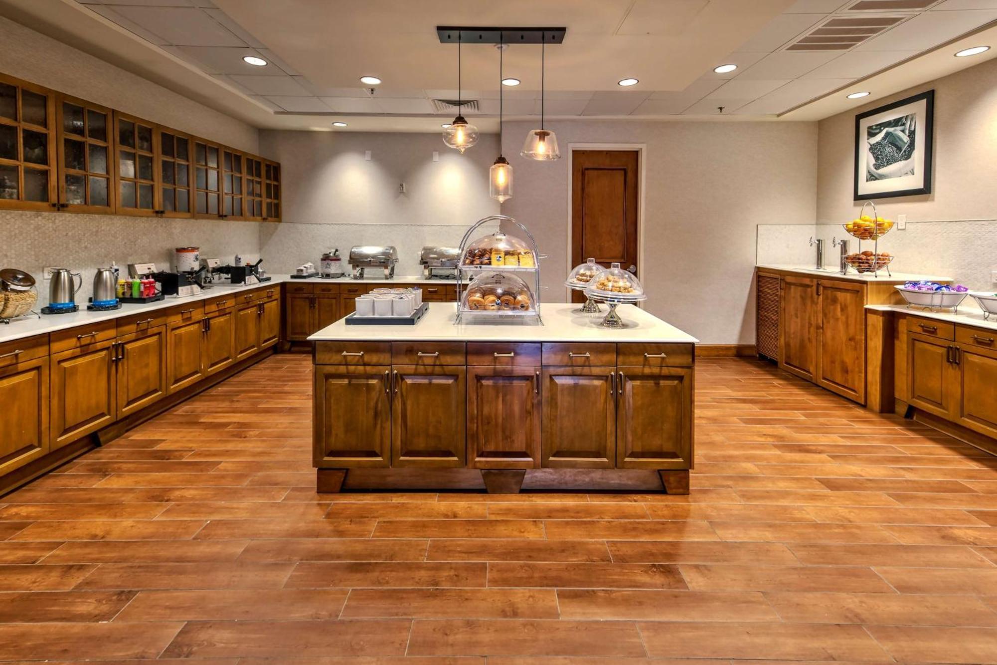 Hampton Inn & Suites Austin-Downtown/Convention Center 3*