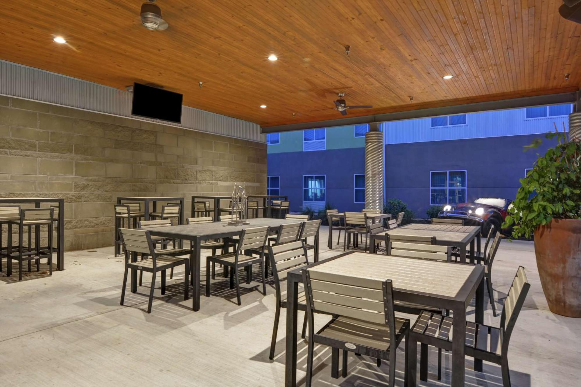 Hotel Homewood Techridge Parmer @ I-35
