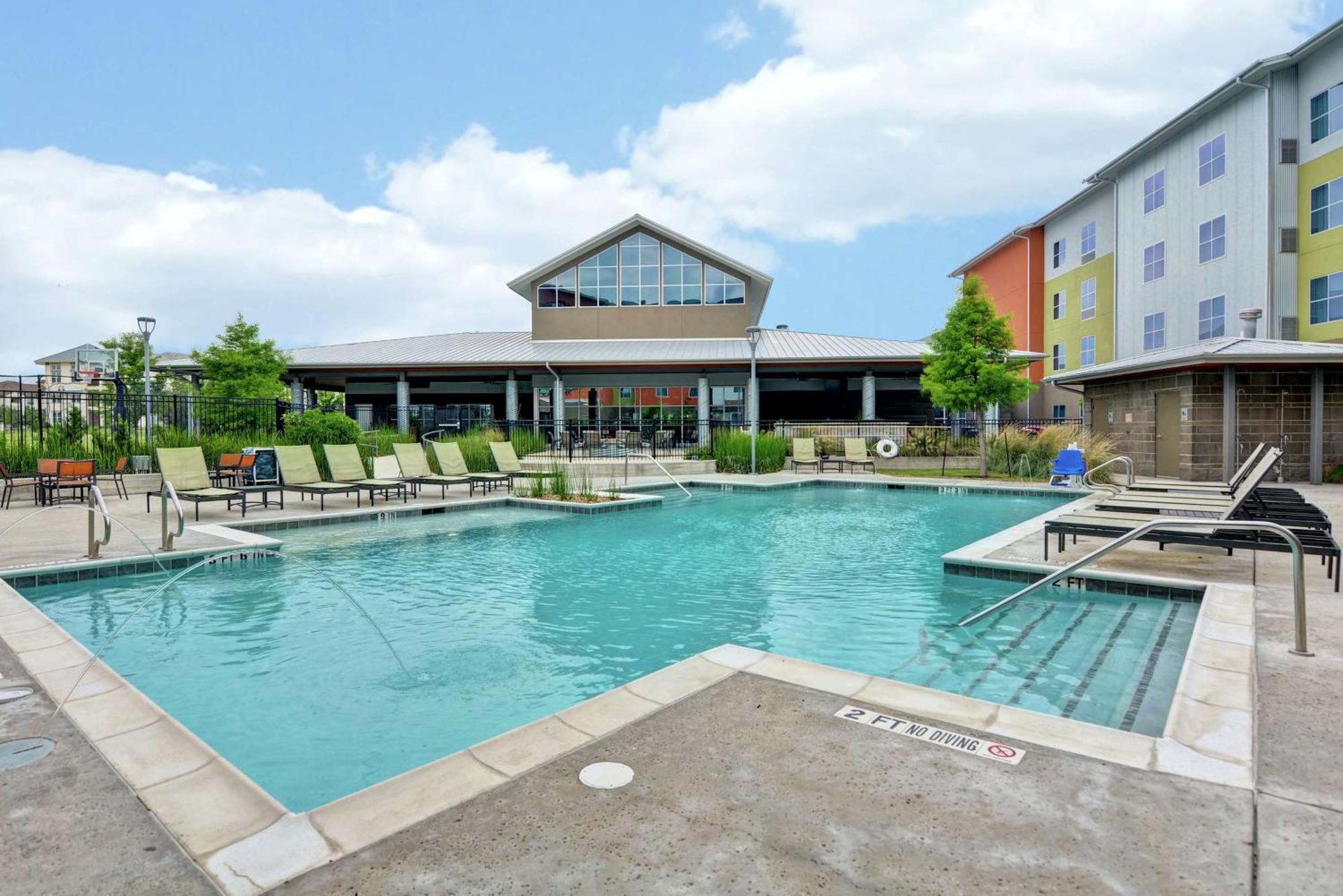Hotel Homewood Techridge Parmer @ I-35