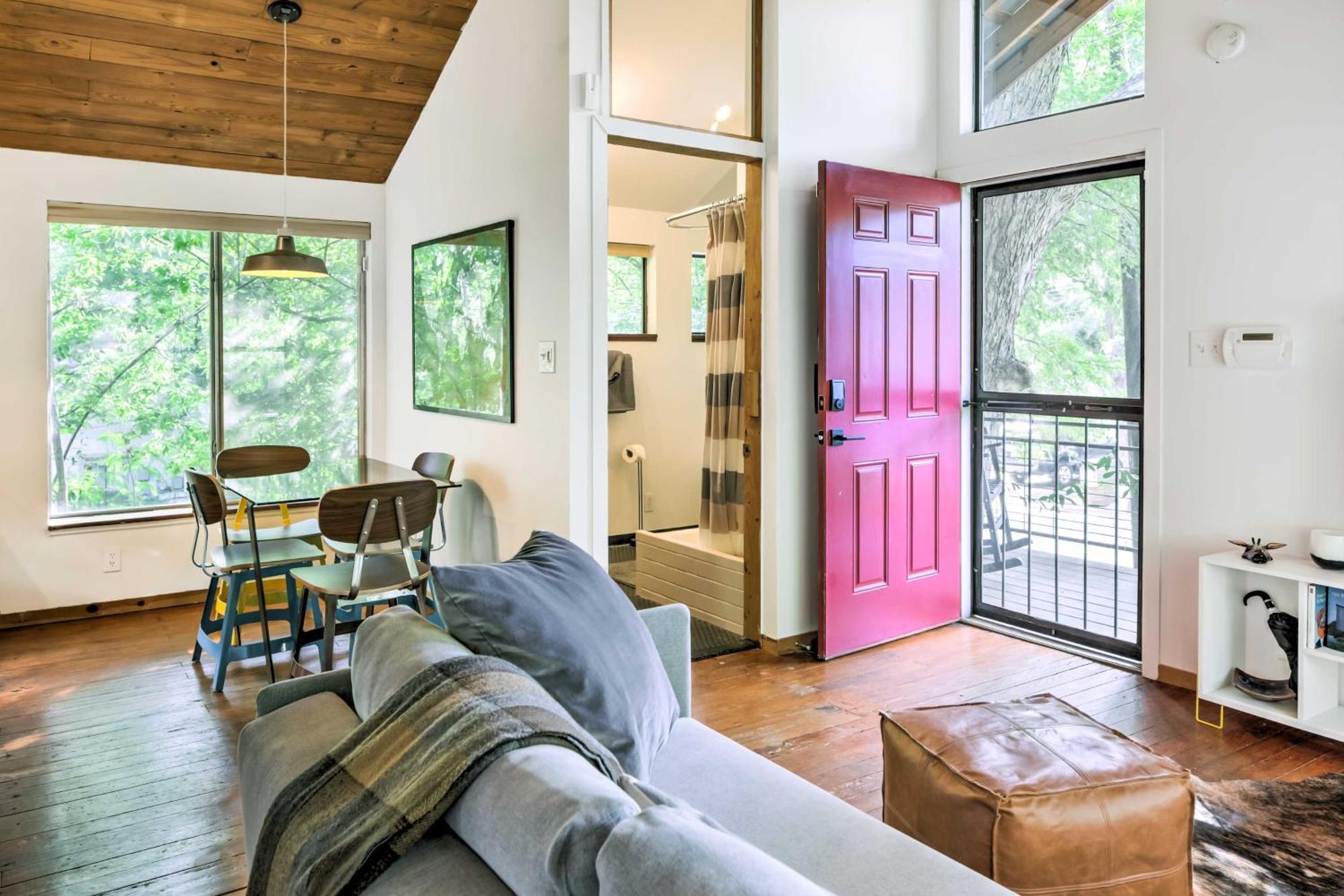 Apartment Chic East With Spacious Yard!