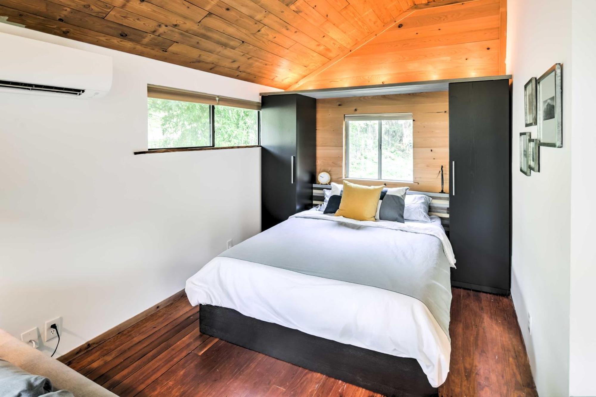 Chic East With Spacious Yard! * Austin
