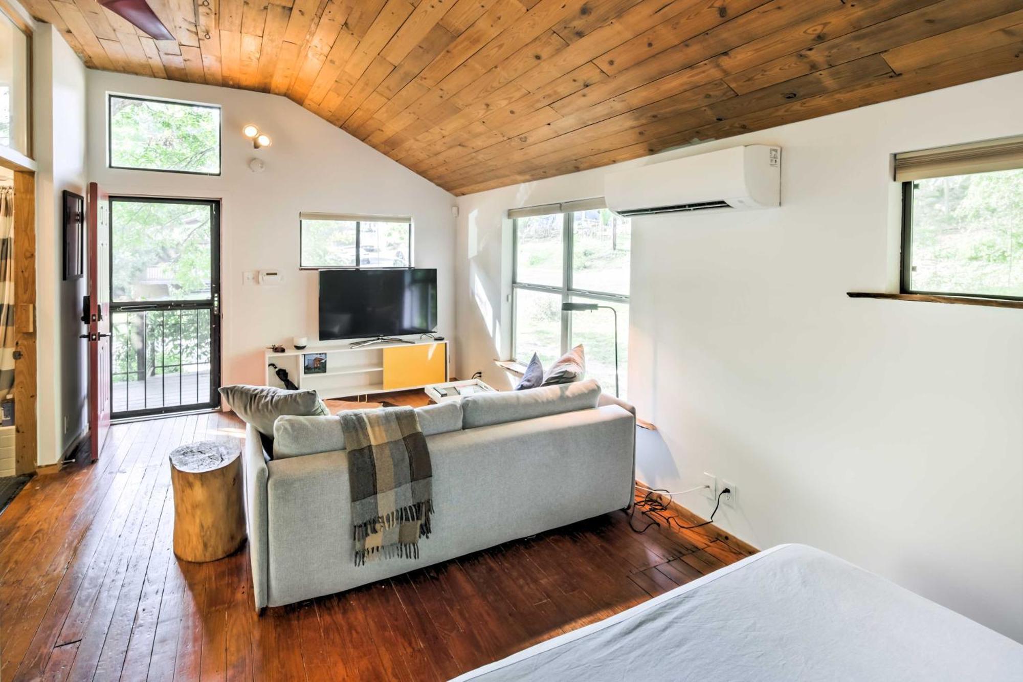 Apartment Chic East With Spacious Yard! *