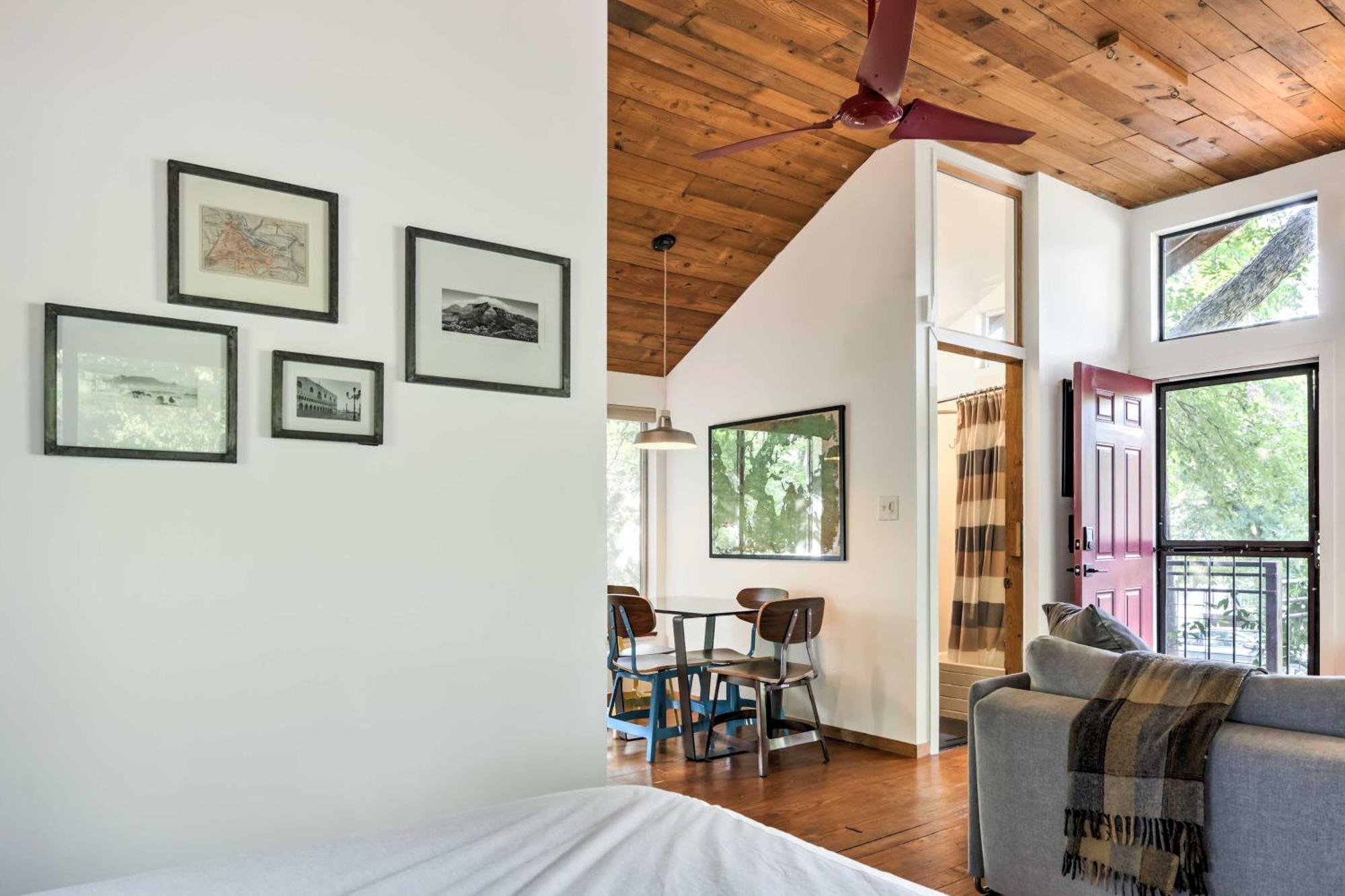 Chic East With Spacious Yard! Apartment *